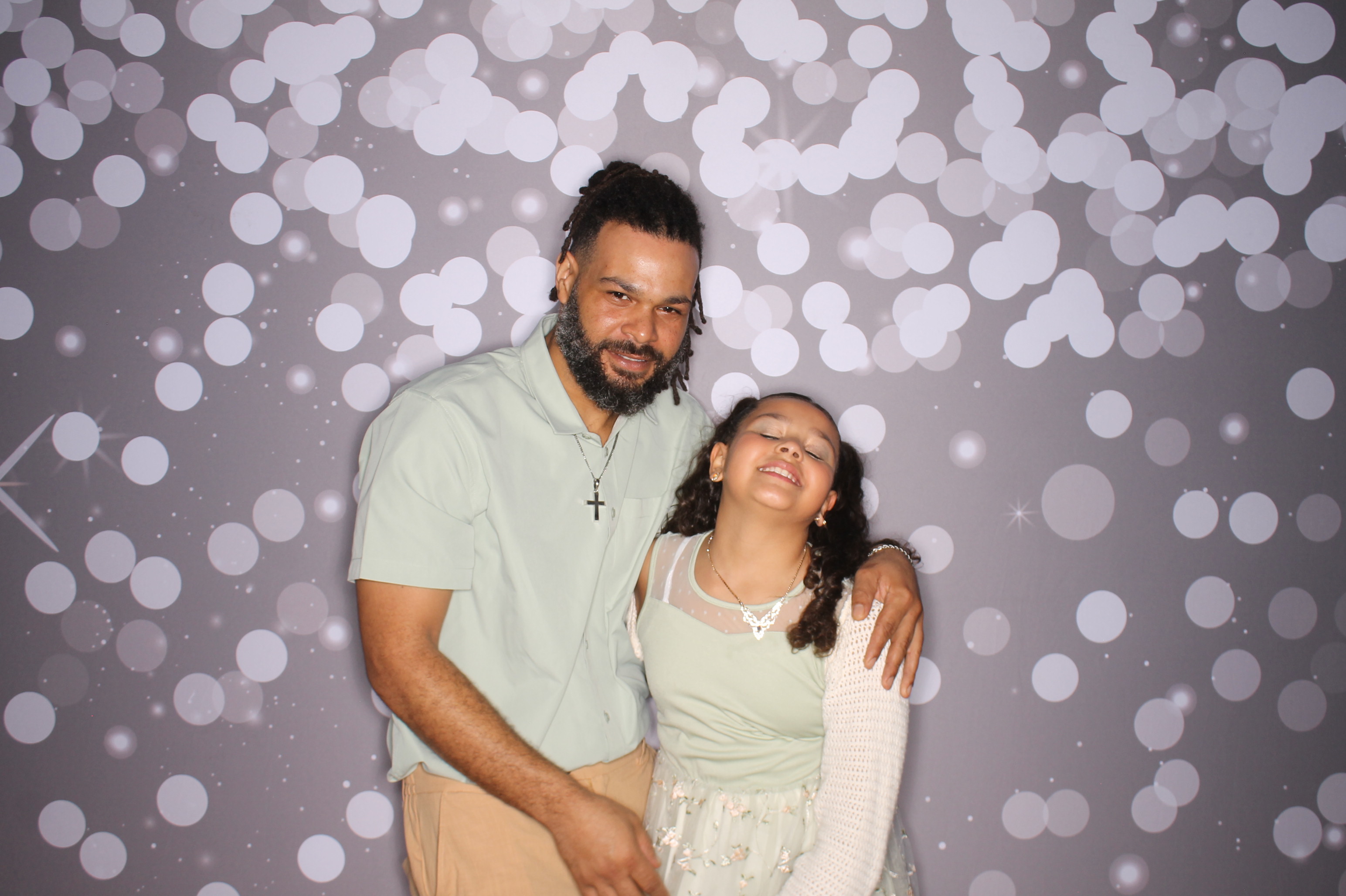 Brookwood Enchanted Father/Daughter Dance | View more photos from the event at gallery.photoboothcincy.com/u/PhotoBoothCincy/Brookwood-Enchanted-FatherDaughter-Dance