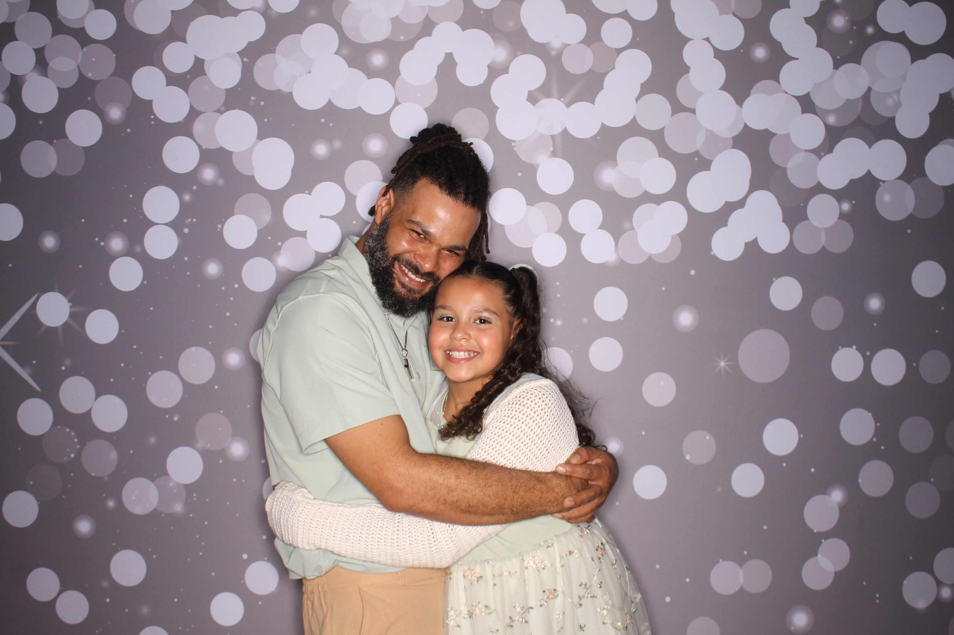 Brookwood Enchanted Father/Daughter Dance | View more photos from the event at gallery.photoboothcincy.com/u/PhotoBoothCincy/Brookwood-Enchanted-FatherDaughter-Dance