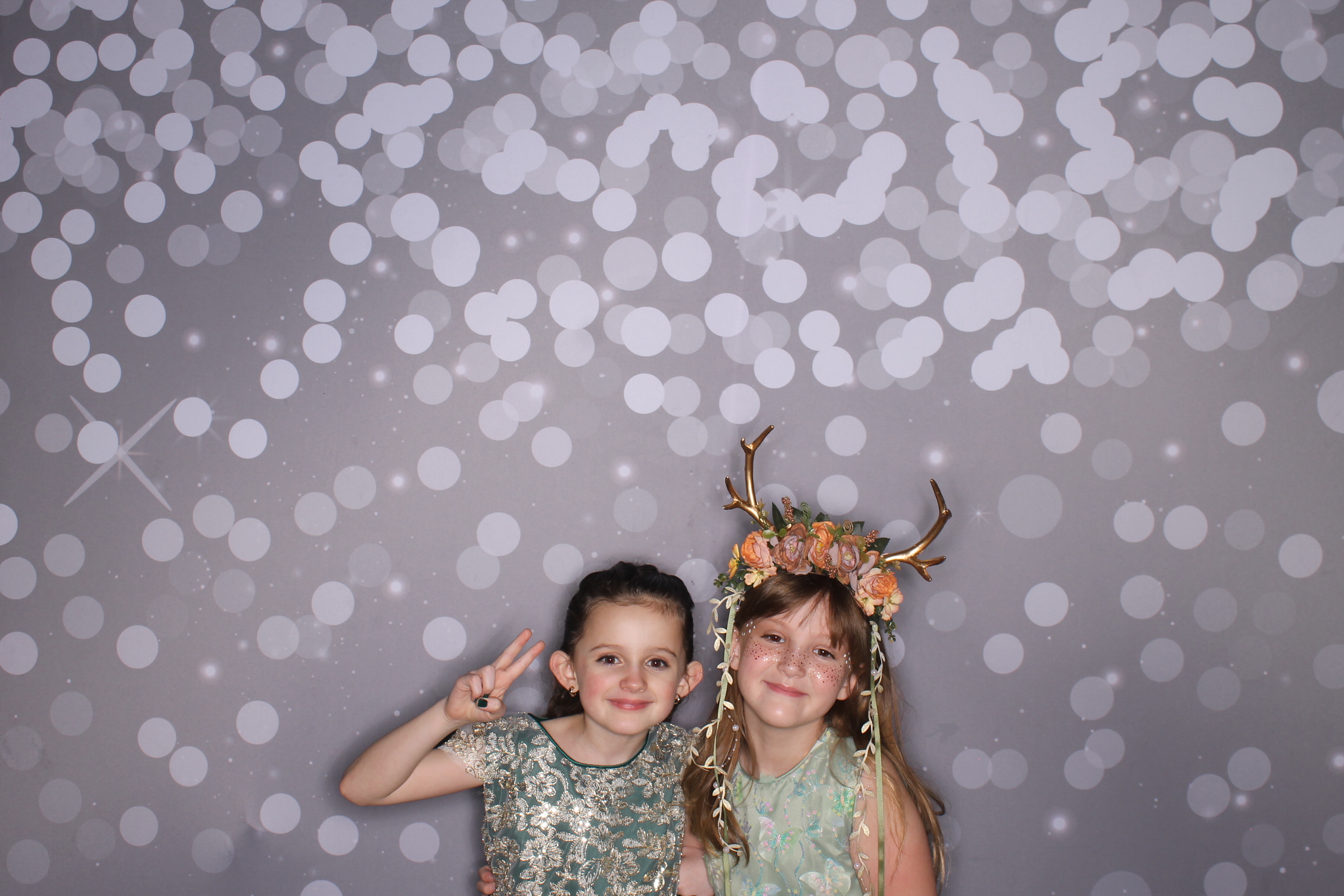 Brookwood Enchanted Father/Daughter Dance | View more photos from the event at gallery.photoboothcincy.com/u/PhotoBoothCincy/Brookwood-Enchanted-FatherDaughter-Dance