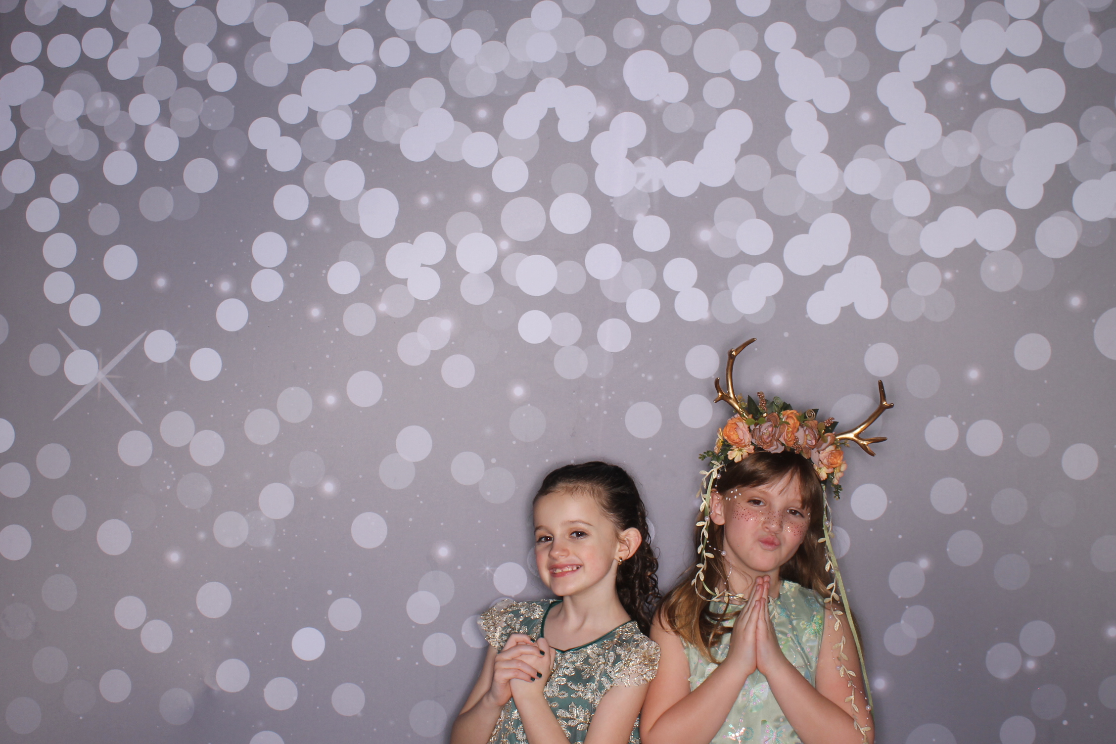 Brookwood Enchanted Father/Daughter Dance | View more photos from the event at gallery.photoboothcincy.com/u/PhotoBoothCincy/Brookwood-Enchanted-FatherDaughter-Dance