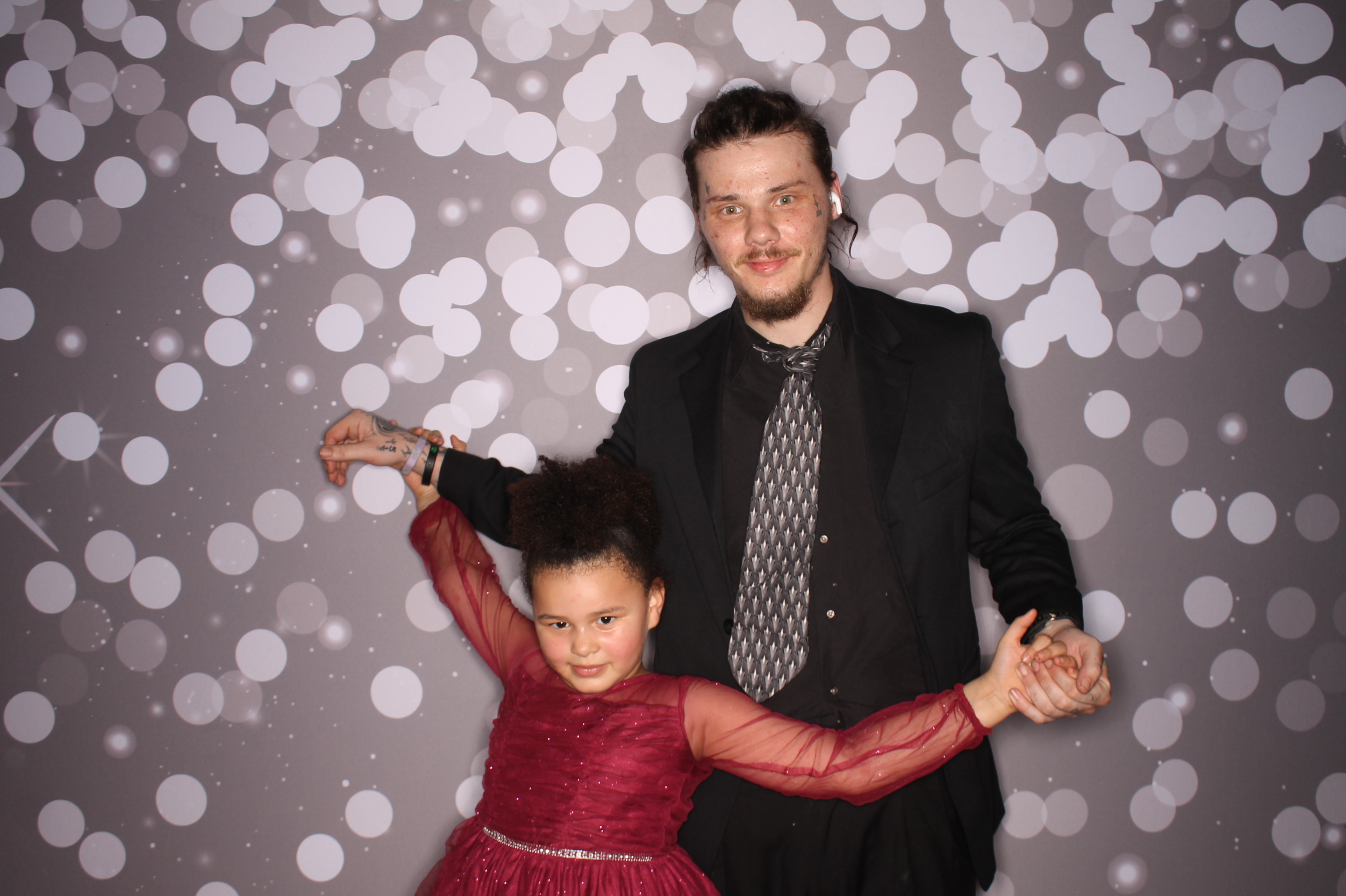 Brookwood Enchanted Father/Daughter Dance | View more photos from the event at gallery.photoboothcincy.com/u/PhotoBoothCincy/Brookwood-Enchanted-FatherDaughter-Dance