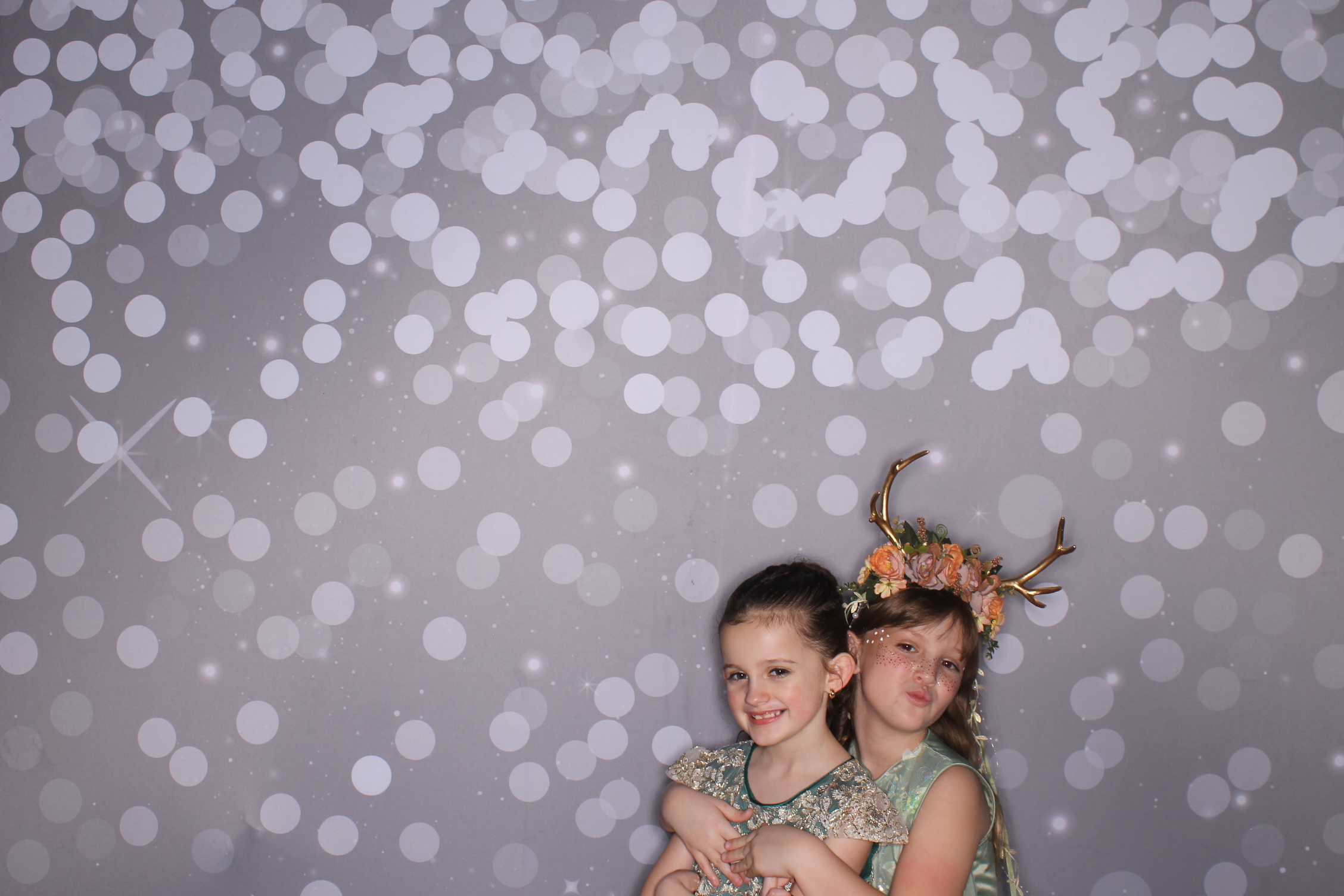 Brookwood Enchanted Father/Daughter Dance | View more photos from the event at gallery.photoboothcincy.com/u/PhotoBoothCincy/Brookwood-Enchanted-FatherDaughter-Dance