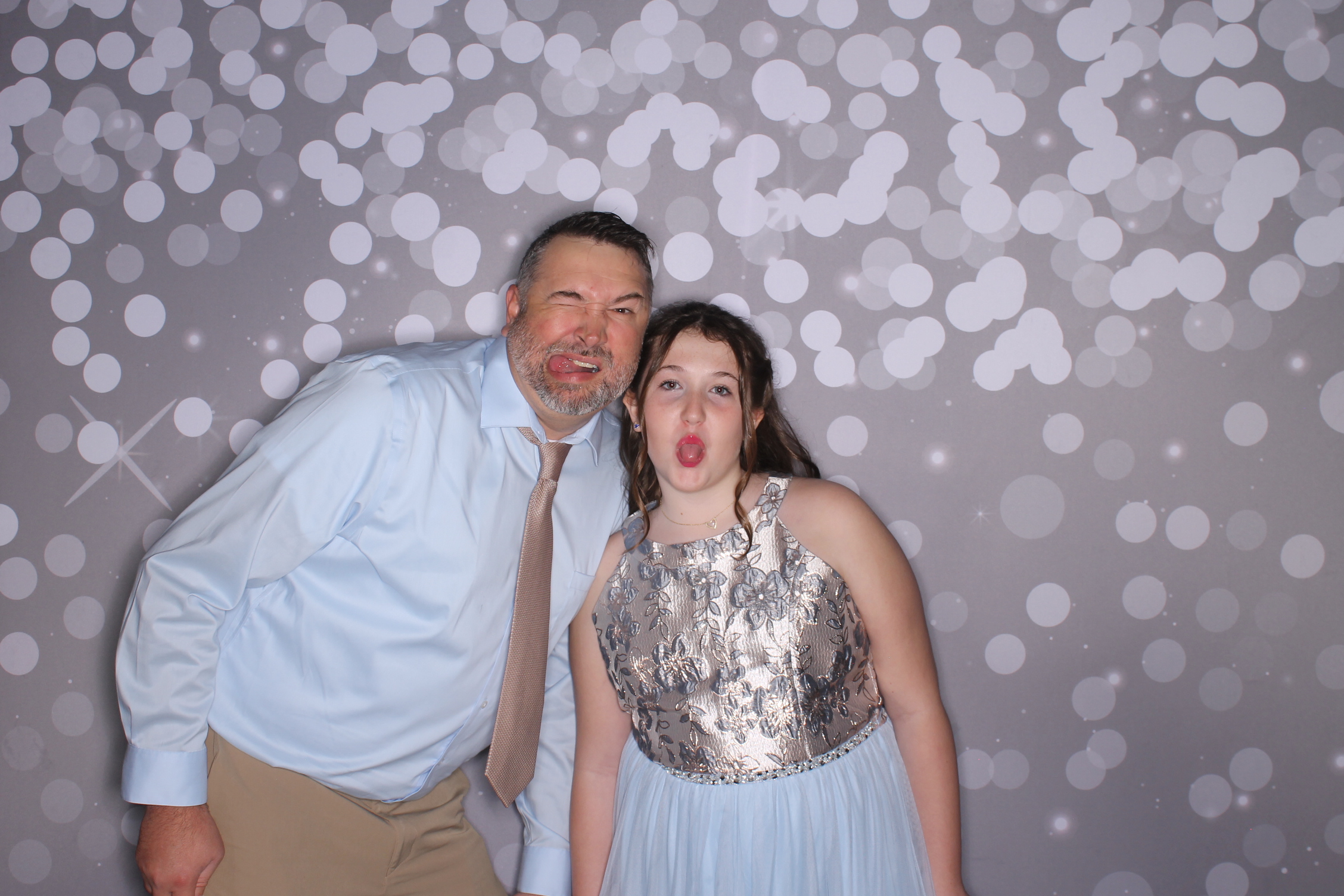 Brookwood Enchanted Father/Daughter Dance | View more photos from the event at gallery.photoboothcincy.com/u/PhotoBoothCincy/Brookwood-Enchanted-FatherDaughter-Dance