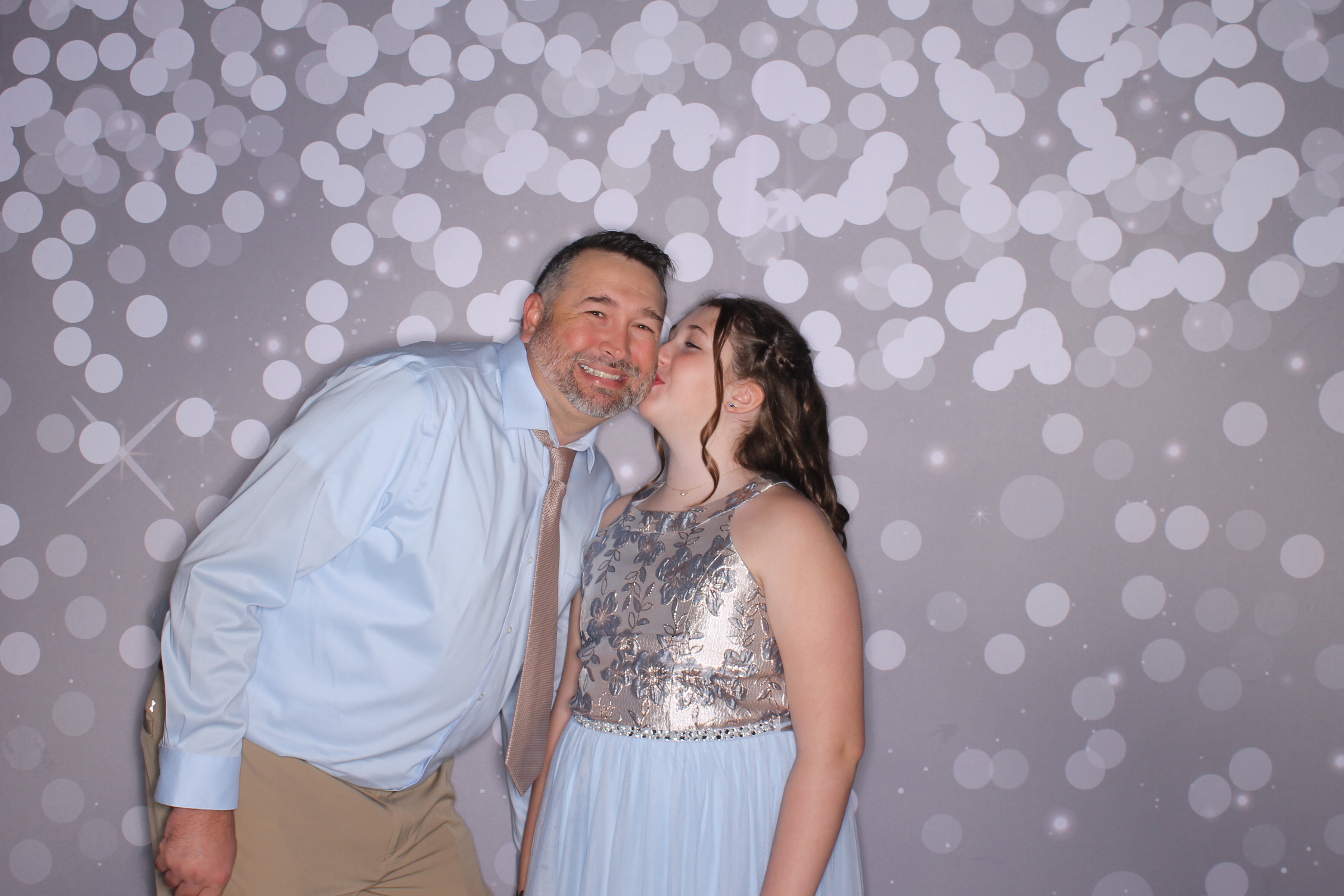 Brookwood Enchanted Father/Daughter Dance | View more photos from the event at gallery.photoboothcincy.com/u/PhotoBoothCincy/Brookwood-Enchanted-FatherDaughter-Dance