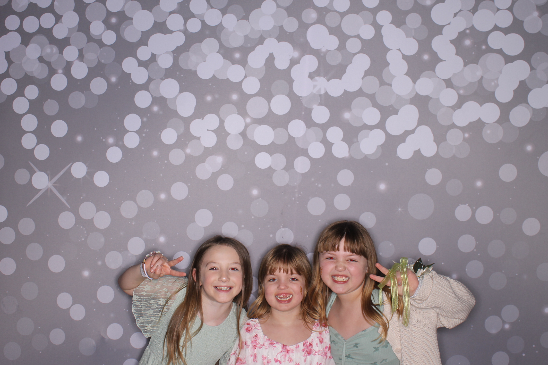 Brookwood Enchanted Father/Daughter Dance | View more photos from the event at gallery.photoboothcincy.com/u/PhotoBoothCincy/Brookwood-Enchanted-FatherDaughter-Dance