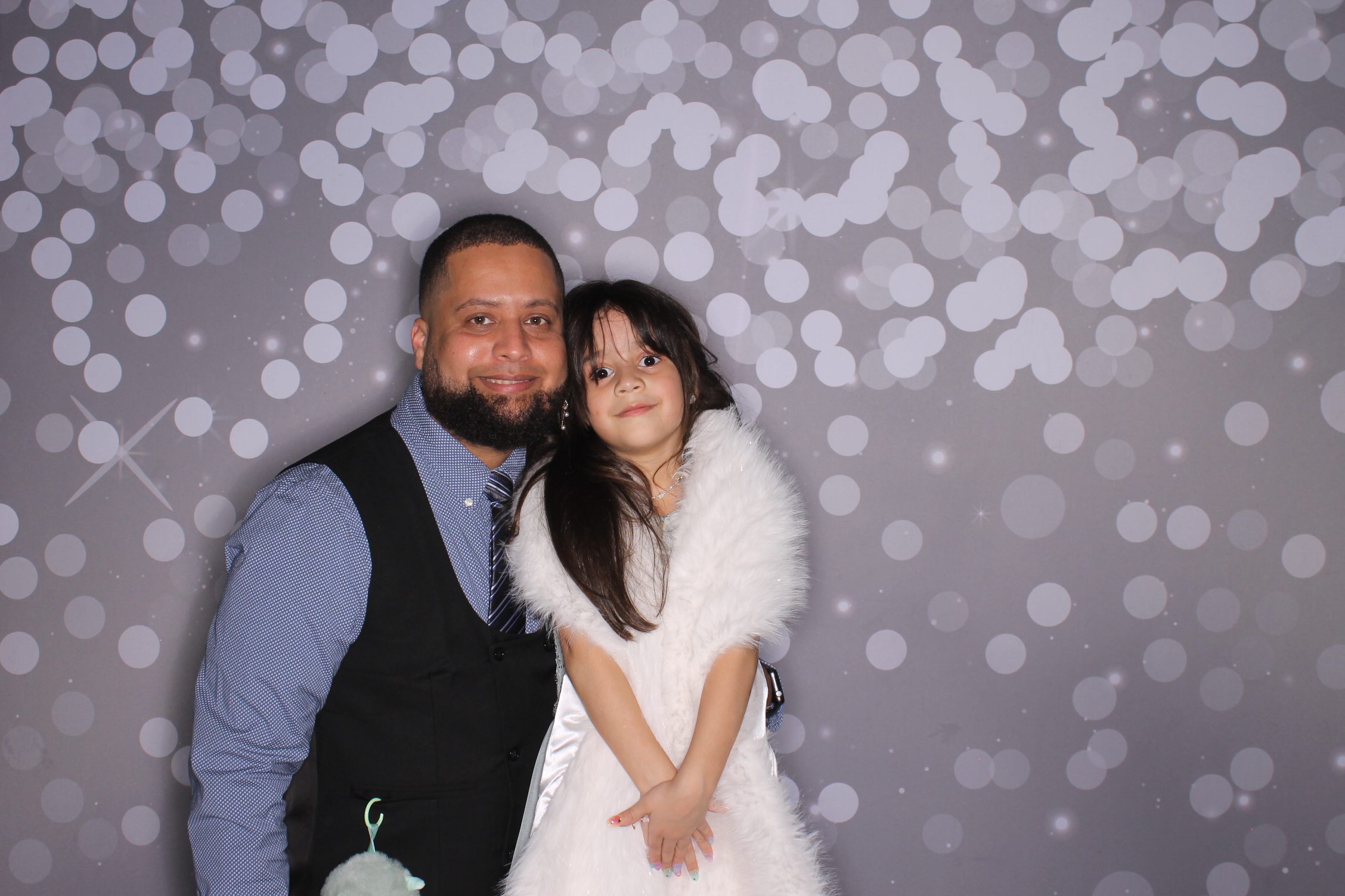 Brookwood Enchanted Father/Daughter Dance | View more photos from the event at gallery.photoboothcincy.com/u/PhotoBoothCincy/Brookwood-Enchanted-FatherDaughter-Dance