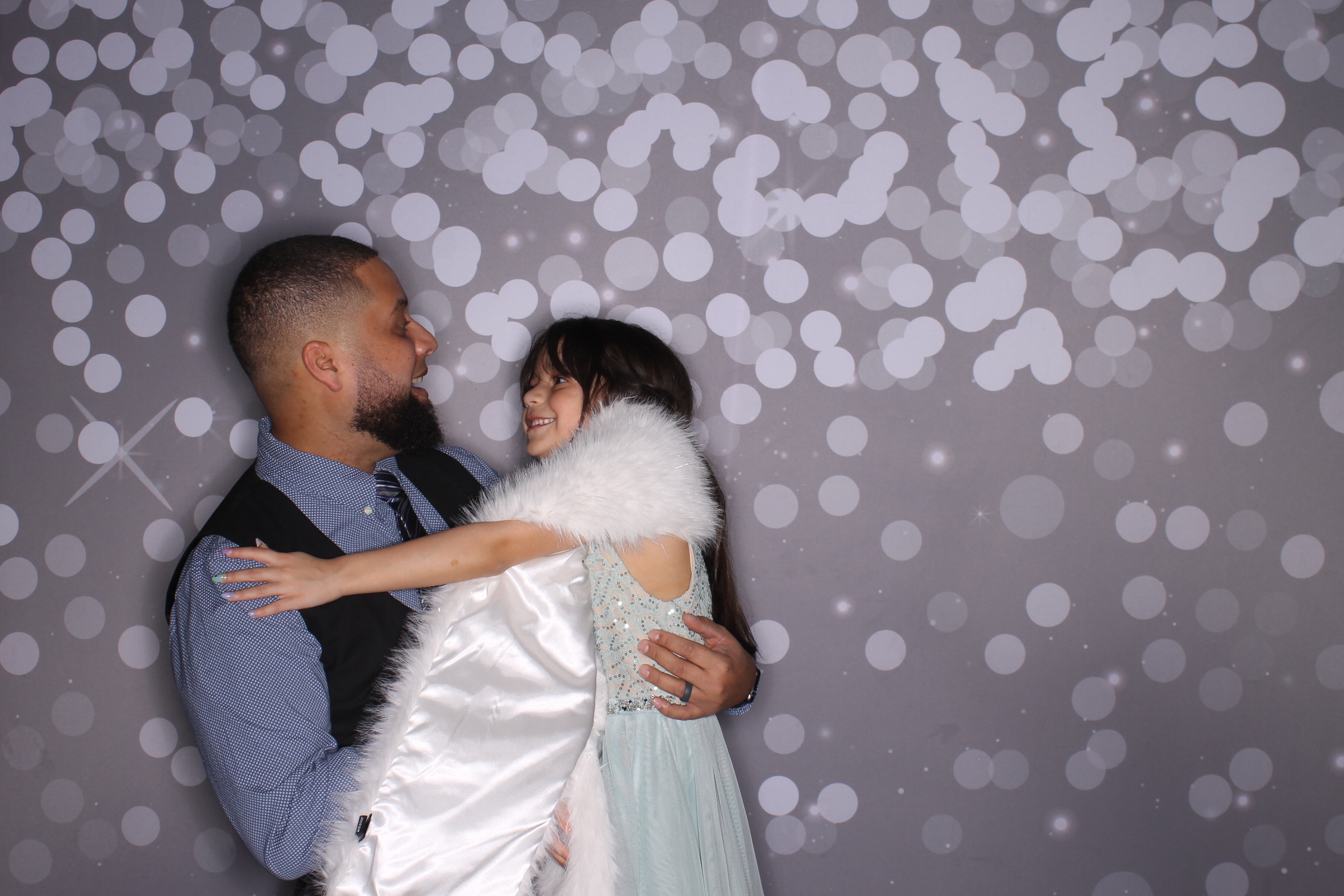 Brookwood Enchanted Father/Daughter Dance | View more photos from the event at gallery.photoboothcincy.com/u/PhotoBoothCincy/Brookwood-Enchanted-FatherDaughter-Dance