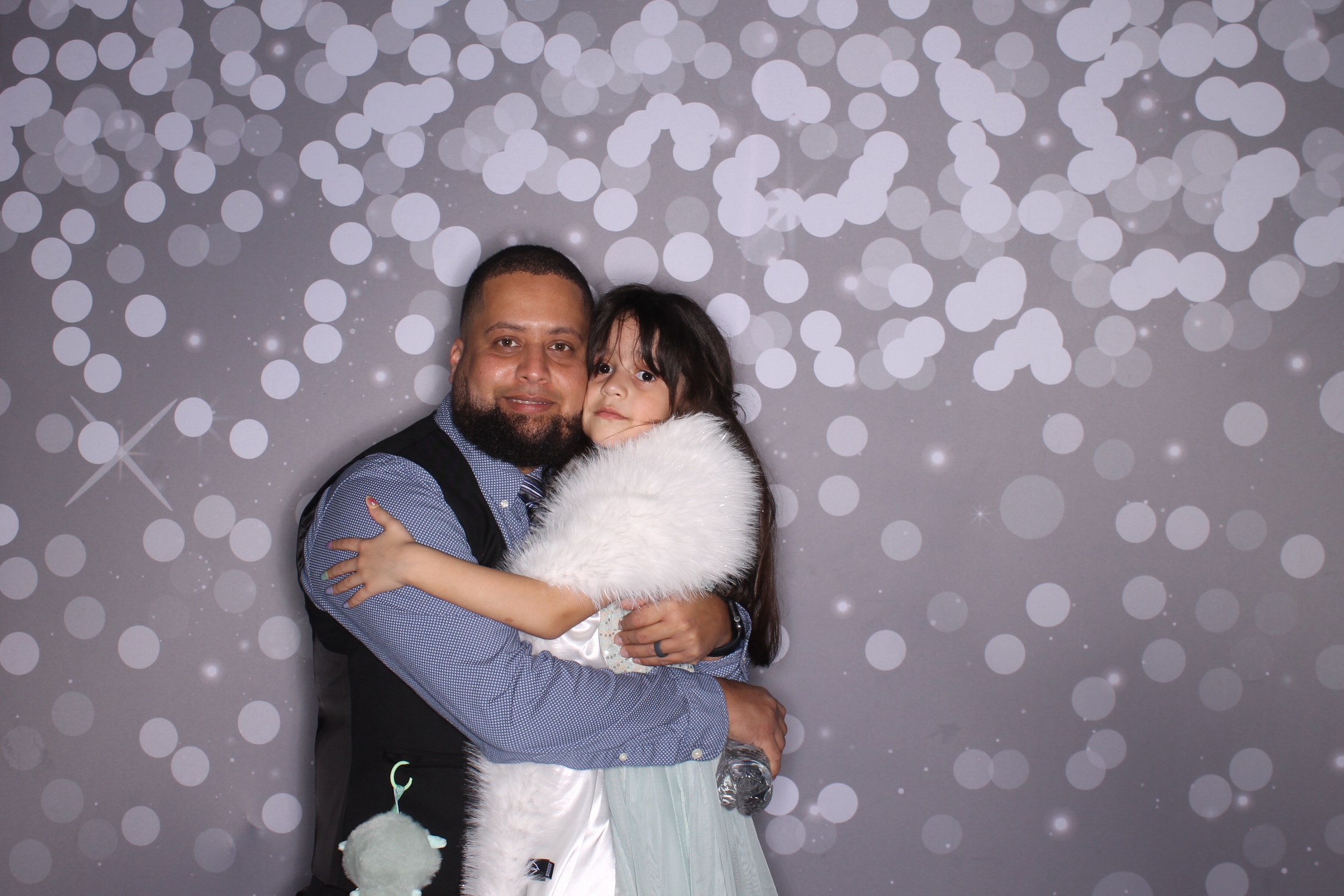 Brookwood Enchanted Father/Daughter Dance | View more photos from the event at gallery.photoboothcincy.com/u/PhotoBoothCincy/Brookwood-Enchanted-FatherDaughter-Dance