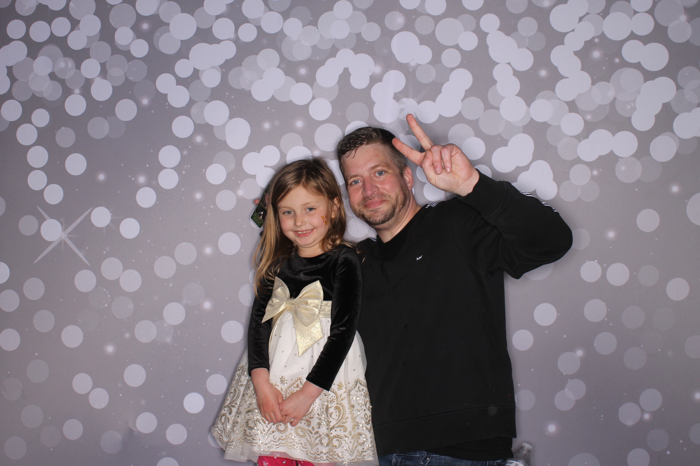 Brookwood Enchanted Father/Daughter Dance | View more photos from the event at gallery.photoboothcincy.com/u/PhotoBoothCincy/Brookwood-Enchanted-FatherDaughter-Dance