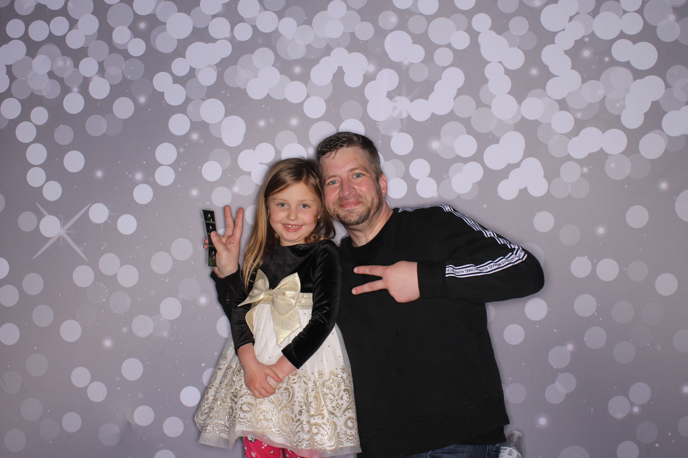 Brookwood Enchanted Father/Daughter Dance | View more photos from the event at gallery.photoboothcincy.com/u/PhotoBoothCincy/Brookwood-Enchanted-FatherDaughter-Dance