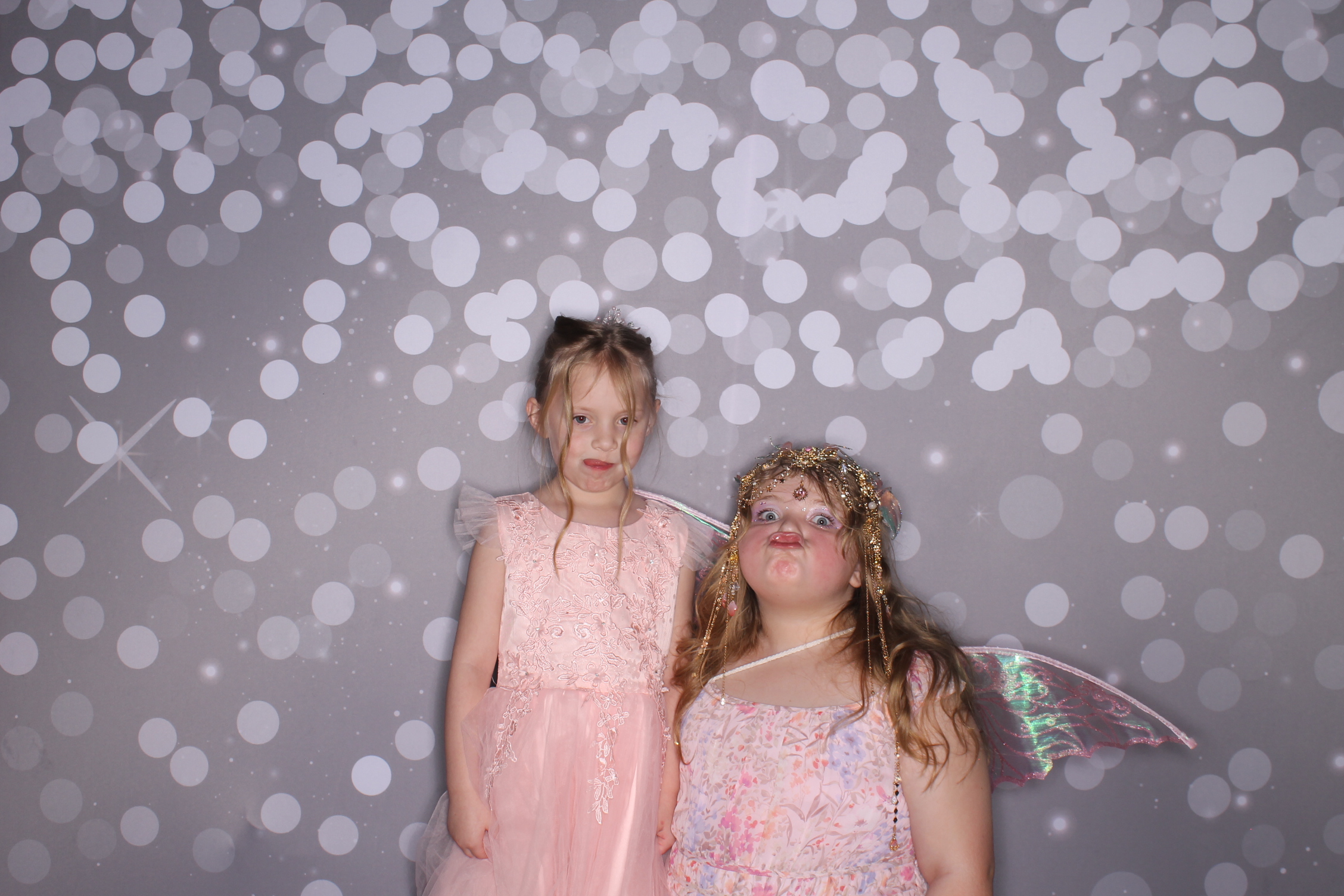 Brookwood Enchanted Father/Daughter Dance | View more photos from the event at gallery.photoboothcincy.com/u/PhotoBoothCincy/Brookwood-Enchanted-FatherDaughter-Dance