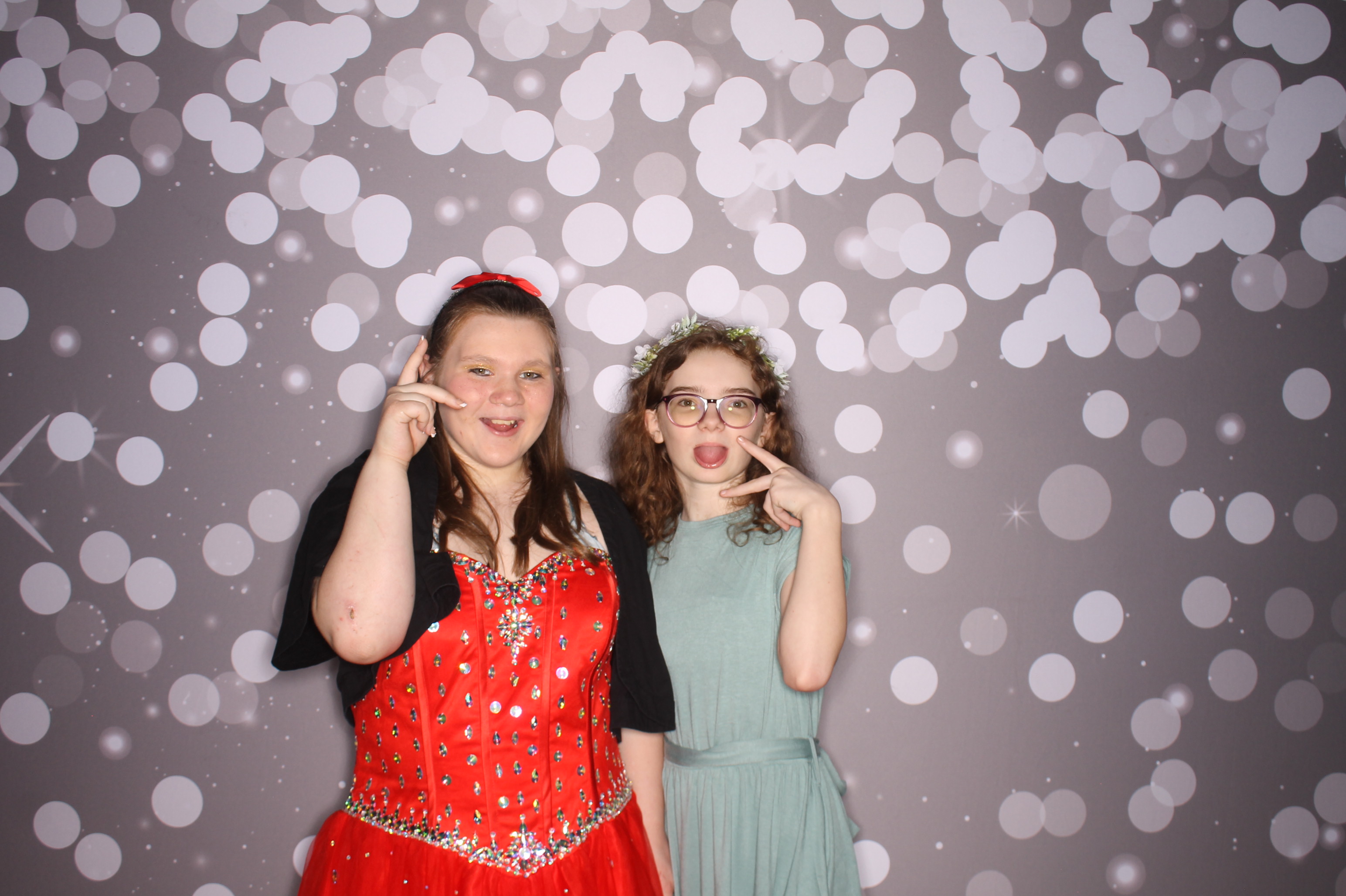 Brookwood Enchanted Father/Daughter Dance | View more photos from the event at gallery.photoboothcincy.com/u/PhotoBoothCincy/Brookwood-Enchanted-FatherDaughter-Dance
