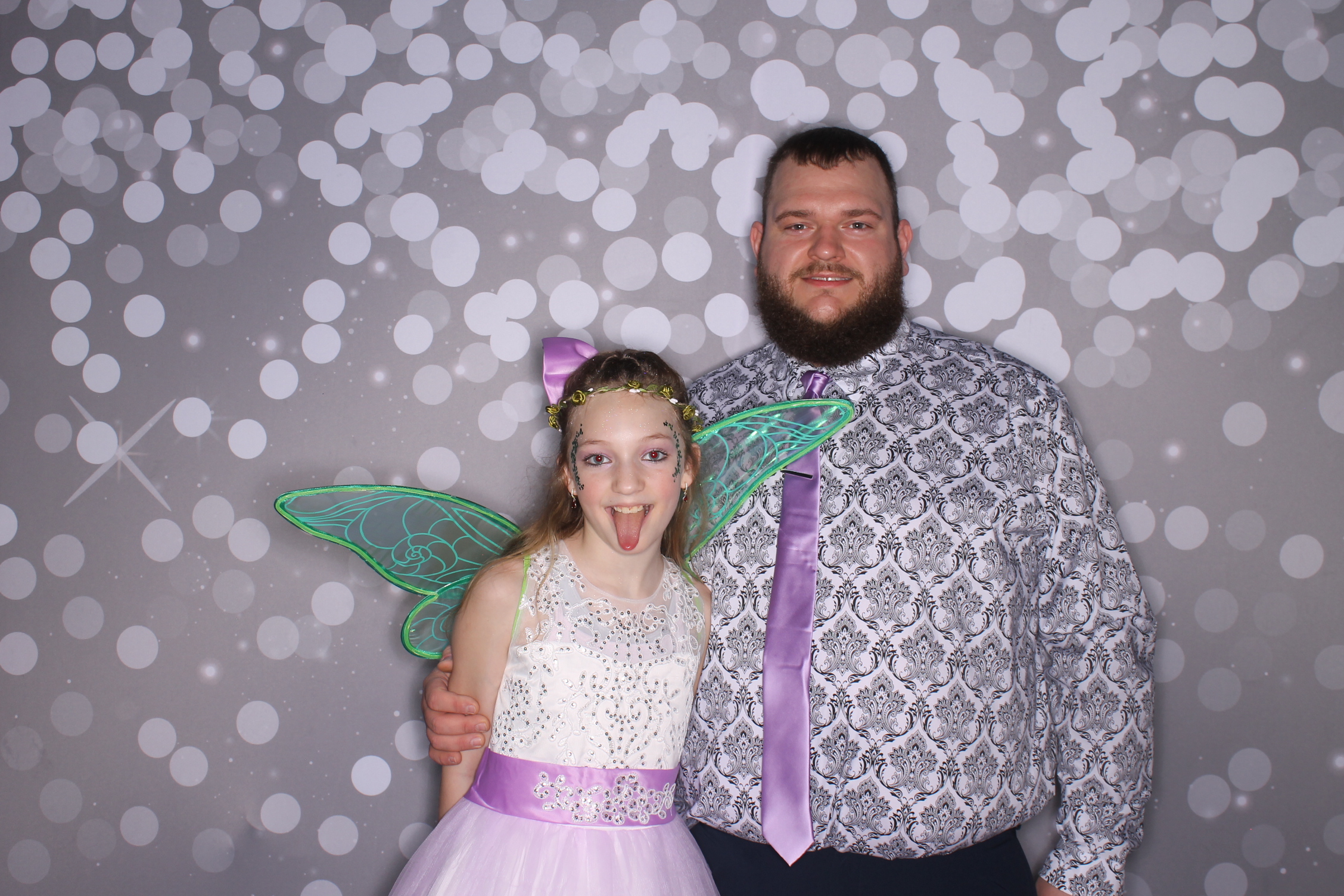 Brookwood Enchanted Father/Daughter Dance | View more photos from the event at gallery.photoboothcincy.com/u/PhotoBoothCincy/Brookwood-Enchanted-FatherDaughter-Dance