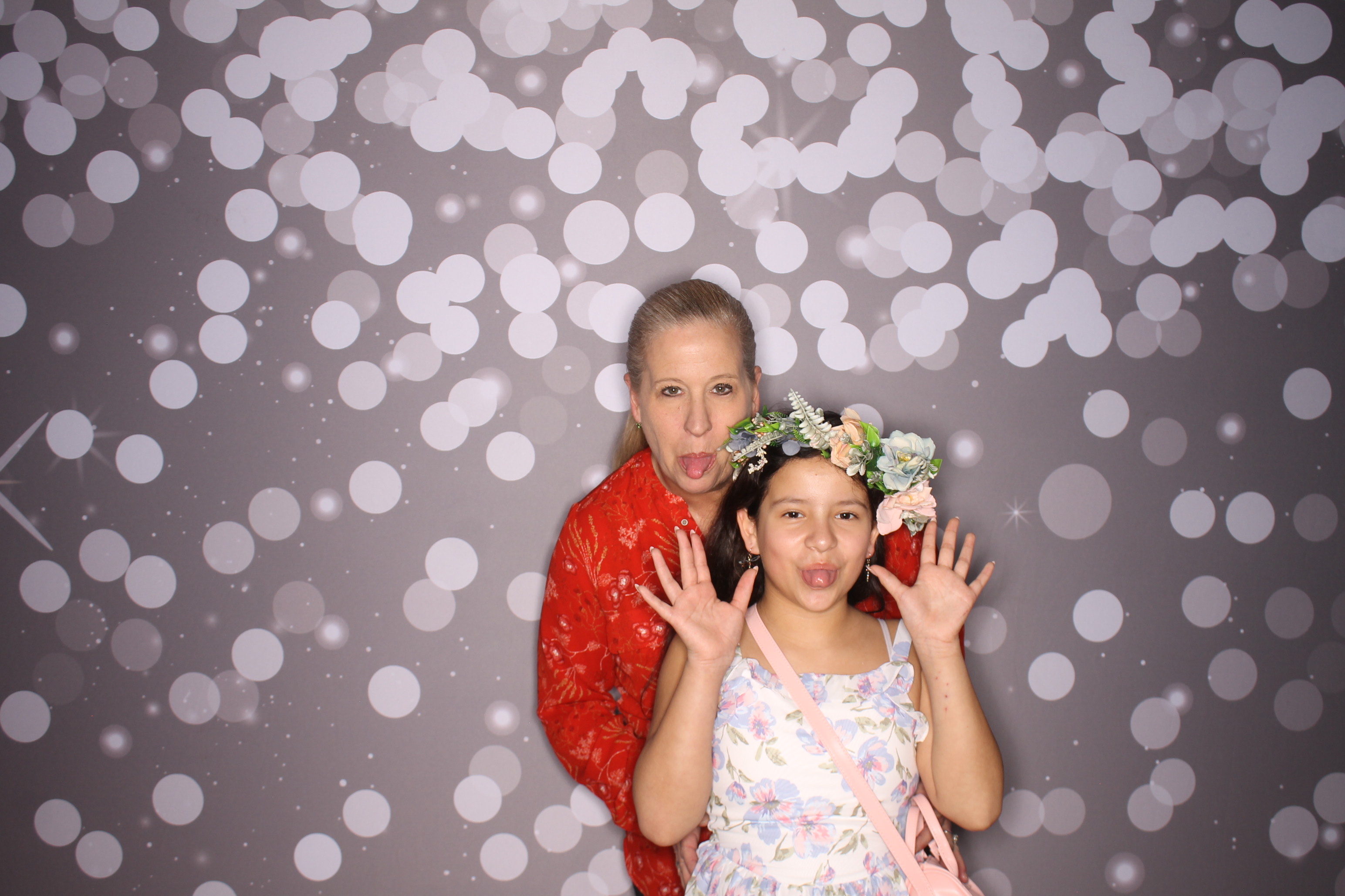 Brookwood Enchanted Father/Daughter Dance | View more photos from the event at gallery.photoboothcincy.com/u/PhotoBoothCincy/Brookwood-Enchanted-FatherDaughter-Dance