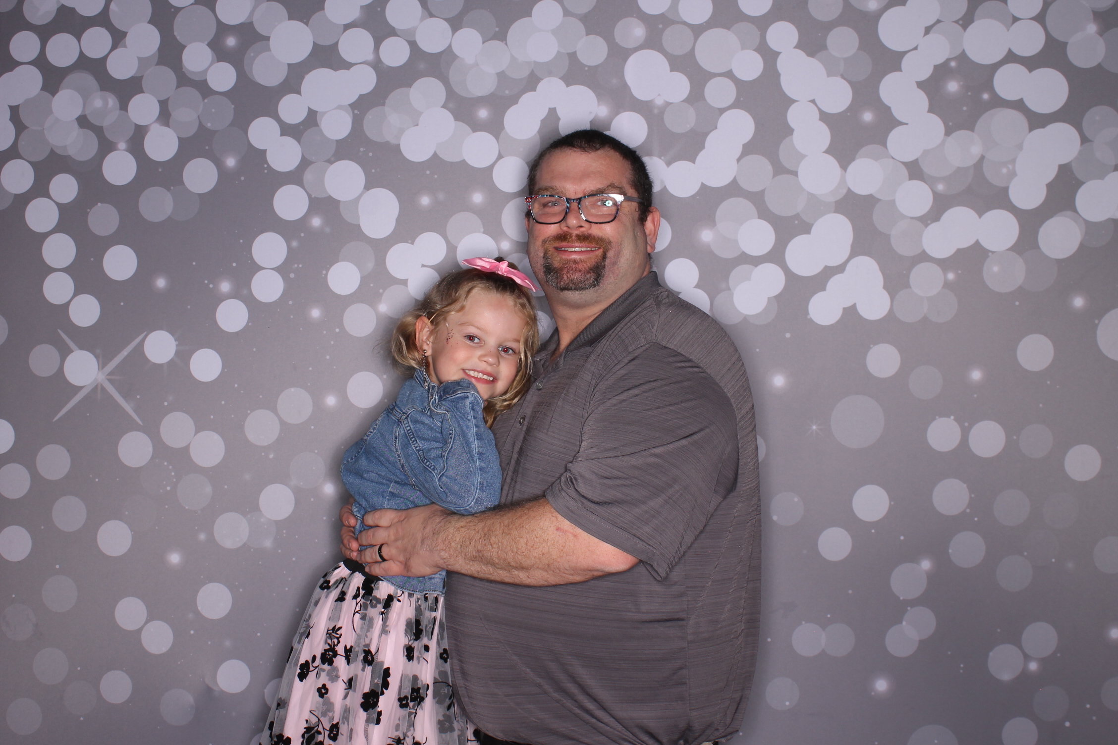 Brookwood Enchanted Father/Daughter Dance | View more photos from the event at gallery.photoboothcincy.com/u/PhotoBoothCincy/Brookwood-Enchanted-FatherDaughter-Dance
