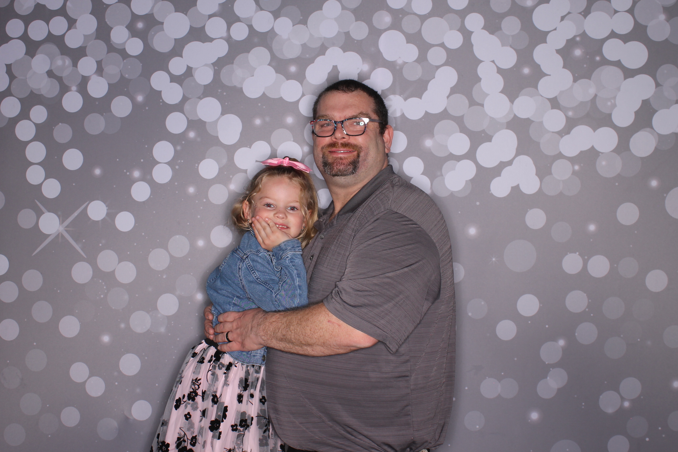 Brookwood Enchanted Father/Daughter Dance | View more photos from the event at gallery.photoboothcincy.com/u/PhotoBoothCincy/Brookwood-Enchanted-FatherDaughter-Dance