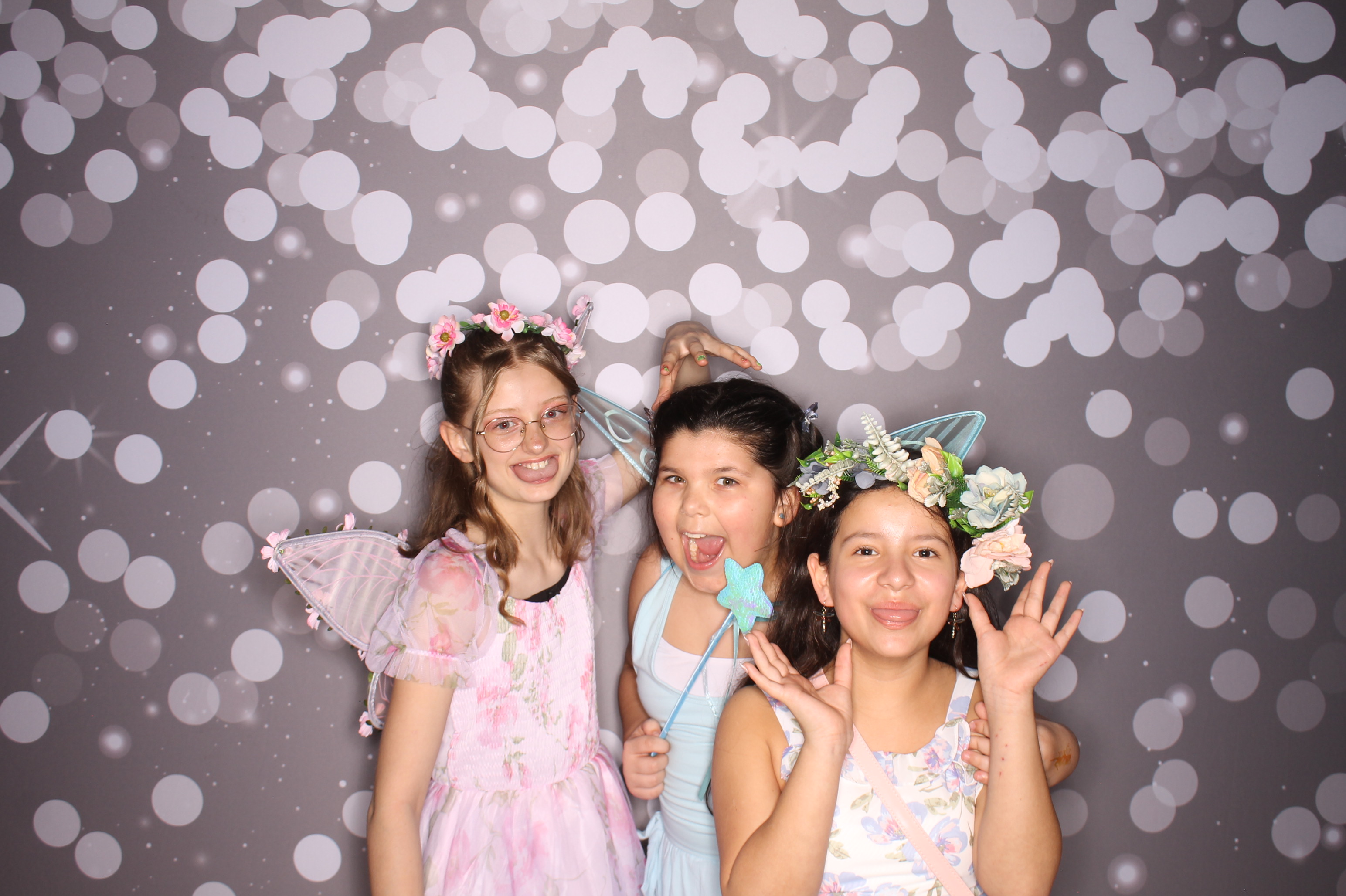 Brookwood Enchanted Father/Daughter Dance | View more photos from the event at gallery.photoboothcincy.com/u/PhotoBoothCincy/Brookwood-Enchanted-FatherDaughter-Dance