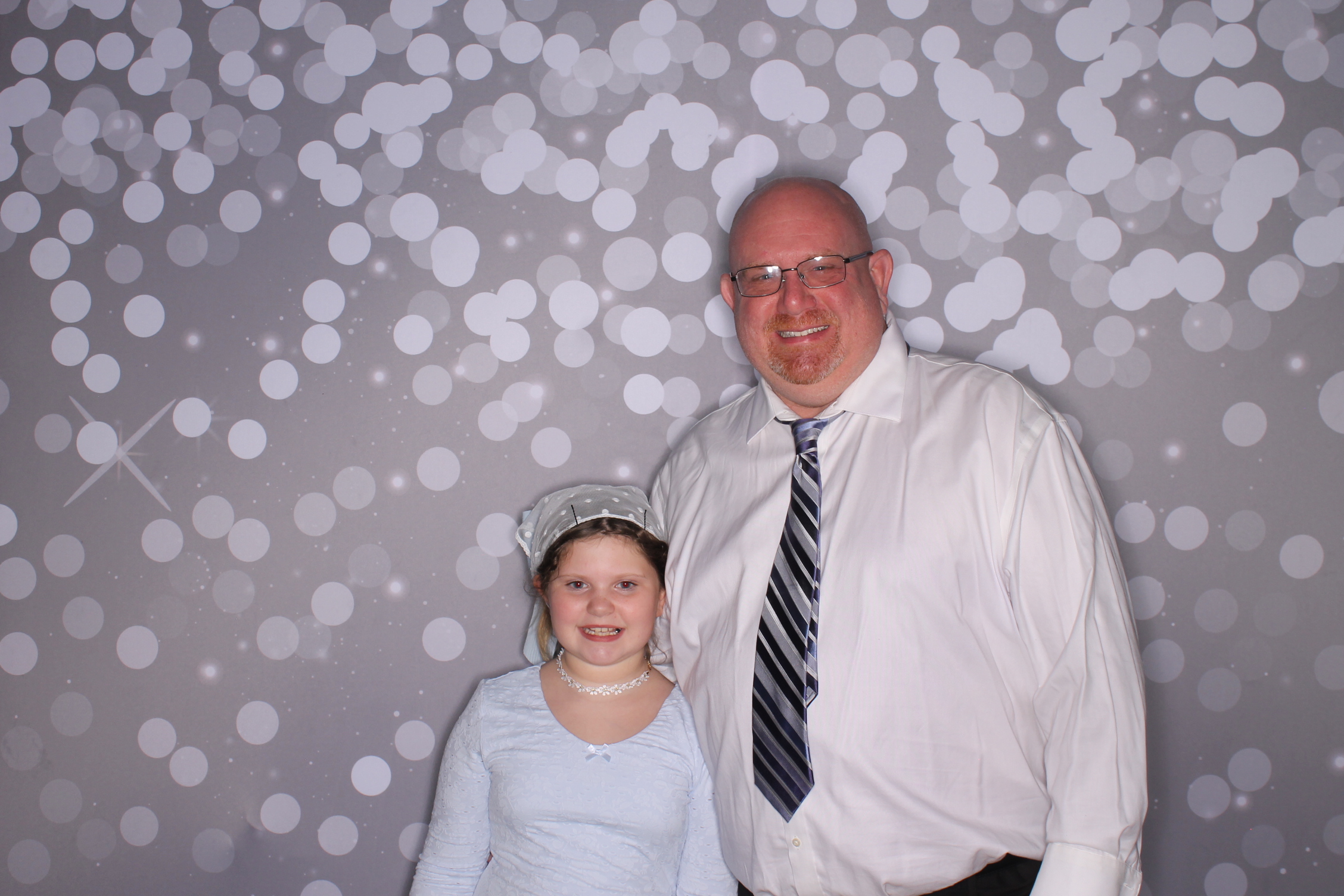 Brookwood Enchanted Father/Daughter Dance | View more photos from the event at gallery.photoboothcincy.com/u/PhotoBoothCincy/Brookwood-Enchanted-FatherDaughter-Dance