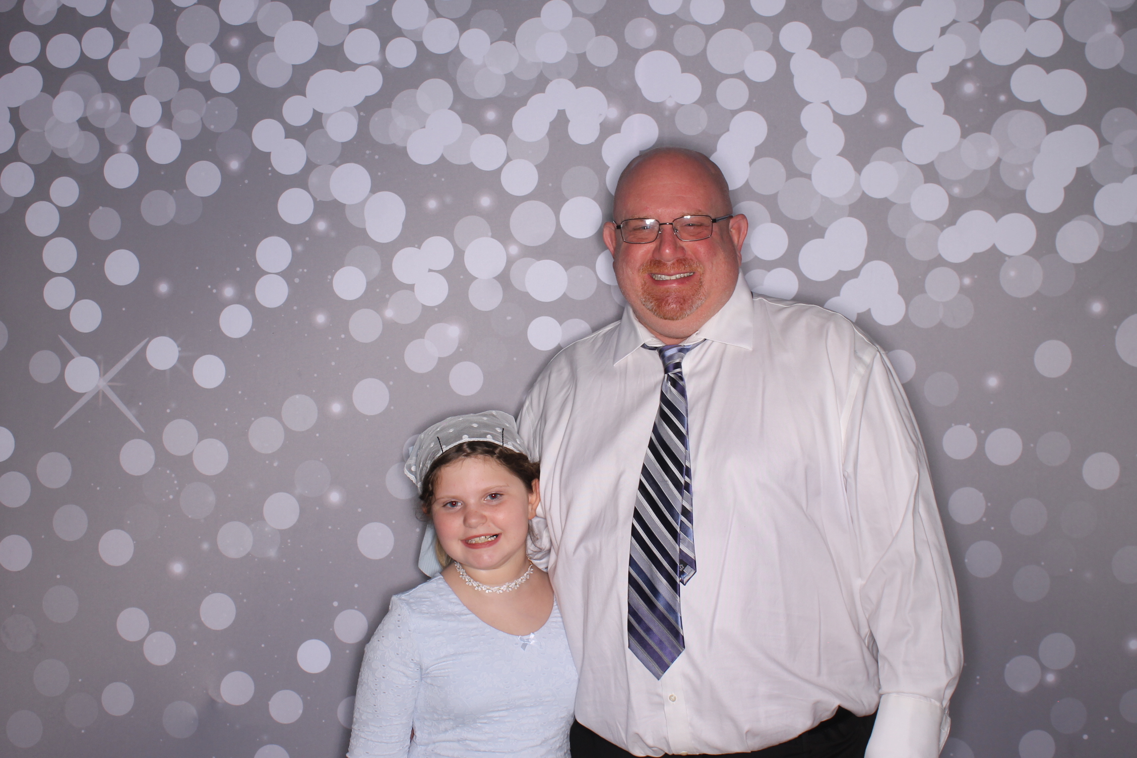Brookwood Enchanted Father/Daughter Dance | View more photos from the event at gallery.photoboothcincy.com/u/PhotoBoothCincy/Brookwood-Enchanted-FatherDaughter-Dance