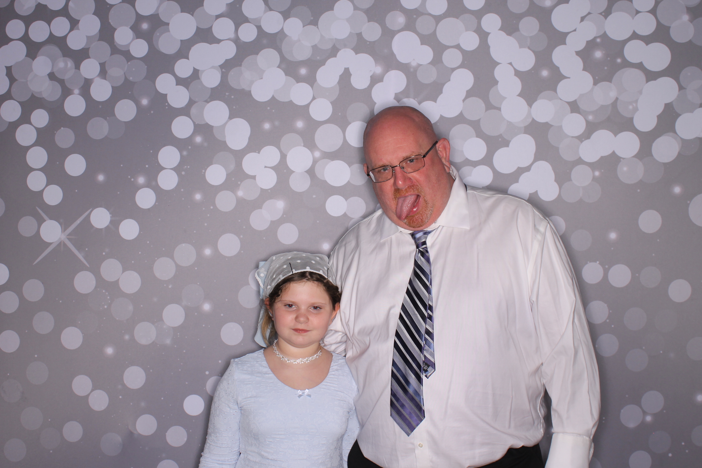 Brookwood Enchanted Father/Daughter Dance | View more photos from the event at gallery.photoboothcincy.com/u/PhotoBoothCincy/Brookwood-Enchanted-FatherDaughter-Dance