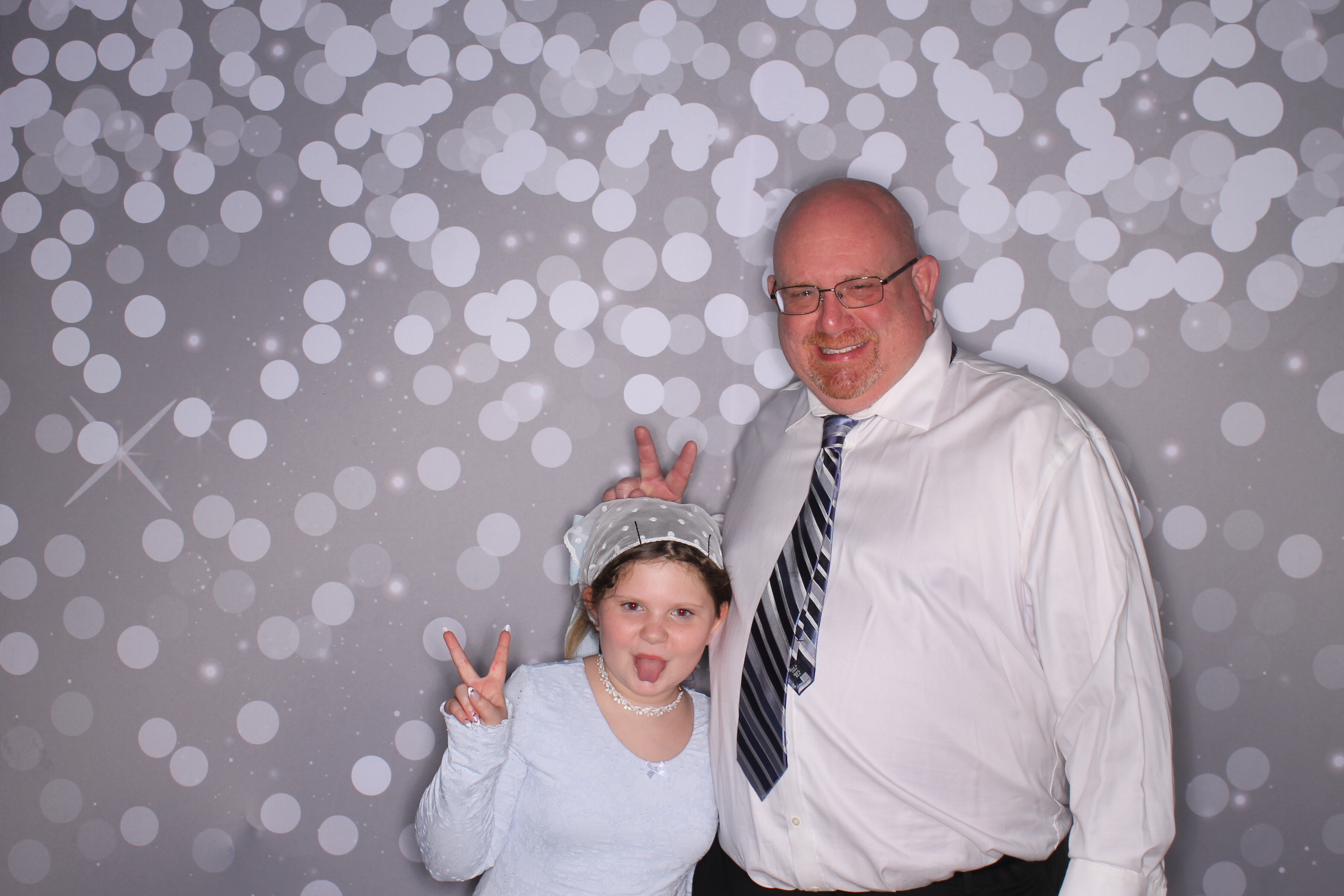 Brookwood Enchanted Father/Daughter Dance | View more photos from the event at gallery.photoboothcincy.com/u/PhotoBoothCincy/Brookwood-Enchanted-FatherDaughter-Dance