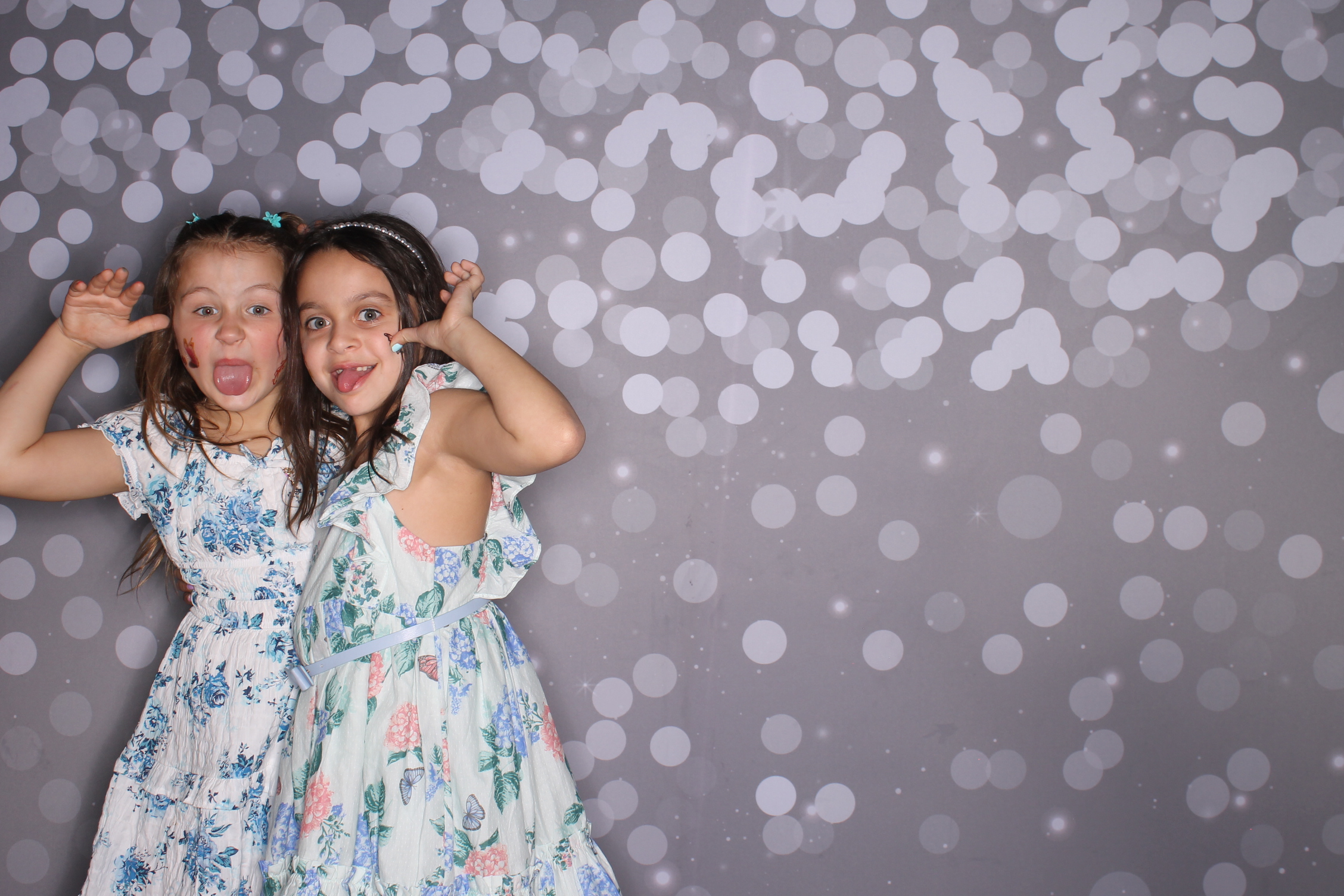 Brookwood Enchanted Father/Daughter Dance | View more photos from the event at gallery.photoboothcincy.com/u/PhotoBoothCincy/Brookwood-Enchanted-FatherDaughter-Dance