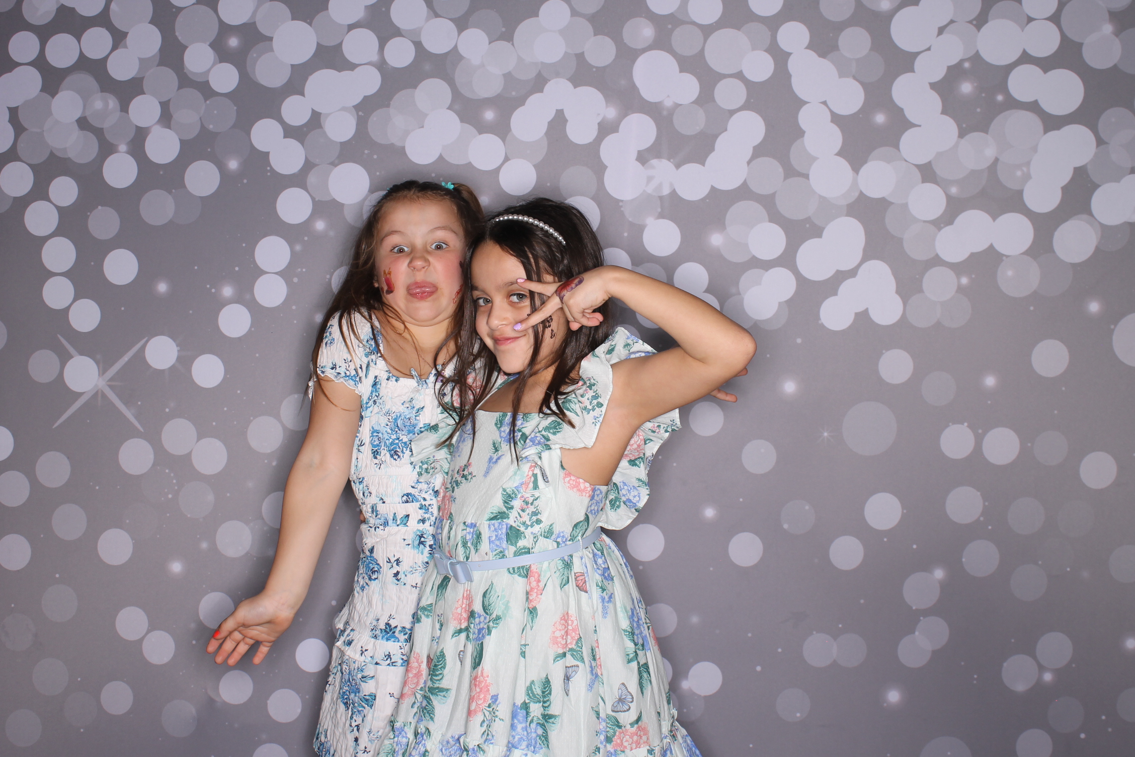 Brookwood Enchanted Father/Daughter Dance | View more photos from the event at gallery.photoboothcincy.com/u/PhotoBoothCincy/Brookwood-Enchanted-FatherDaughter-Dance
