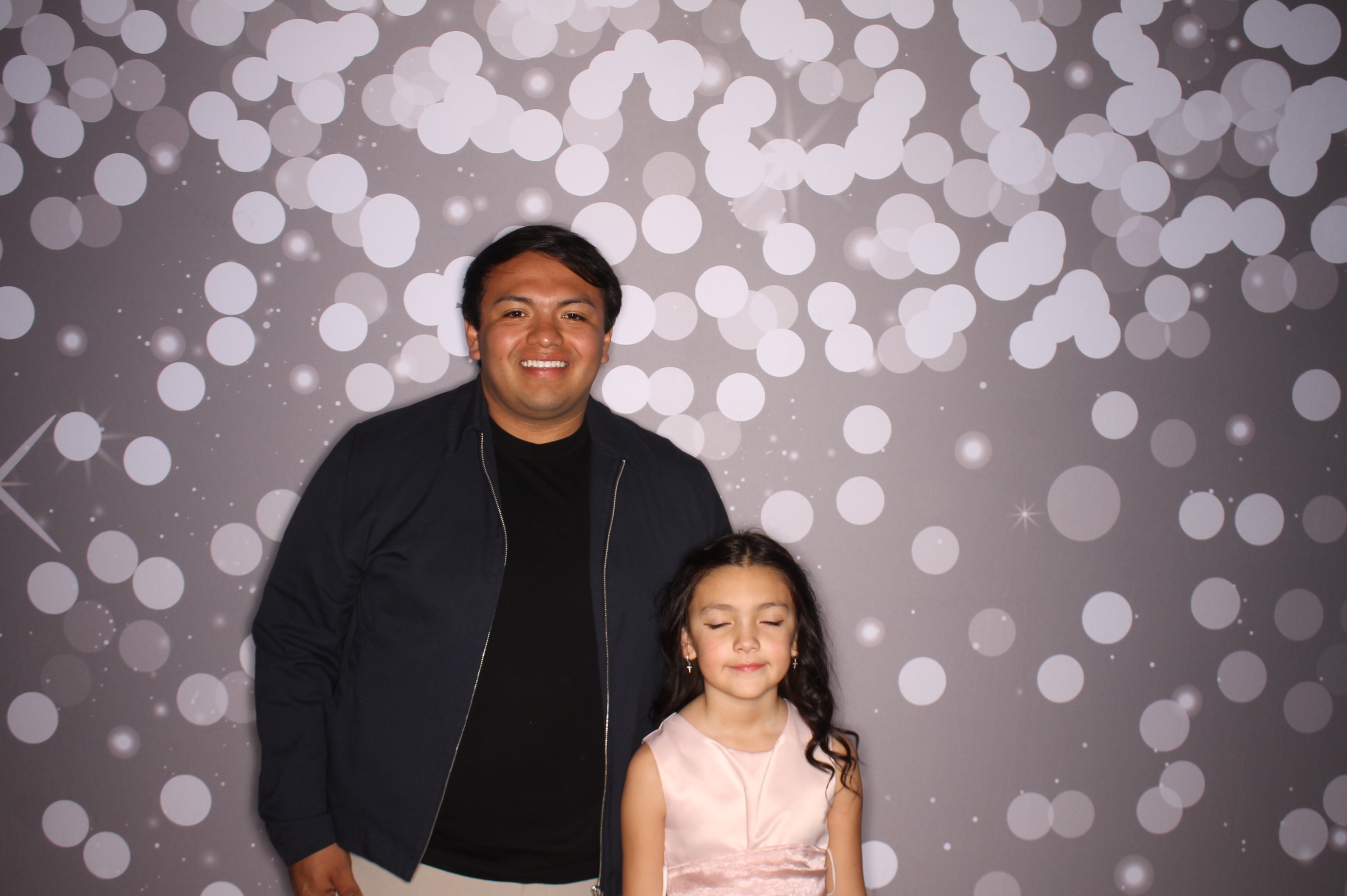 Brookwood Enchanted Father/Daughter Dance | View more photos from the event at gallery.photoboothcincy.com/u/PhotoBoothCincy/Brookwood-Enchanted-FatherDaughter-Dance