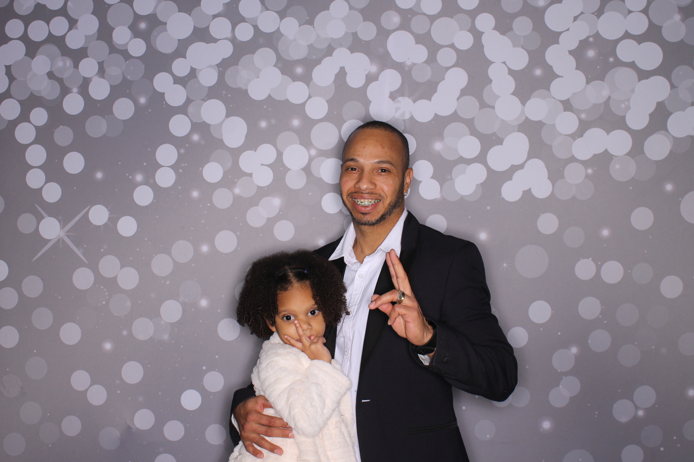 Brookwood Enchanted Father/Daughter Dance | View more photos from the event at gallery.photoboothcincy.com/u/PhotoBoothCincy/Brookwood-Enchanted-FatherDaughter-Dance