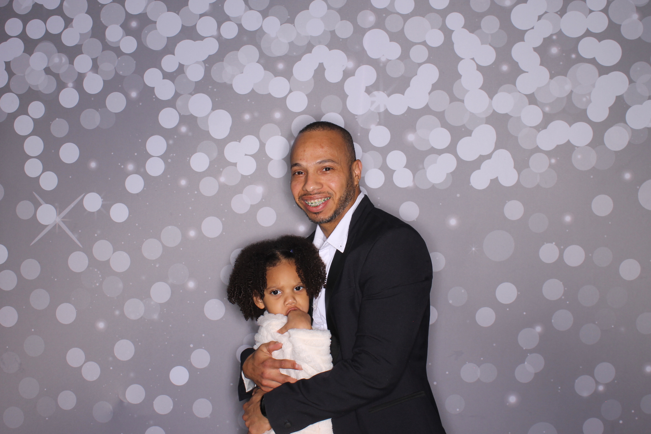 Brookwood Enchanted Father/Daughter Dance | View more photos from the event at gallery.photoboothcincy.com/u/PhotoBoothCincy/Brookwood-Enchanted-FatherDaughter-Dance