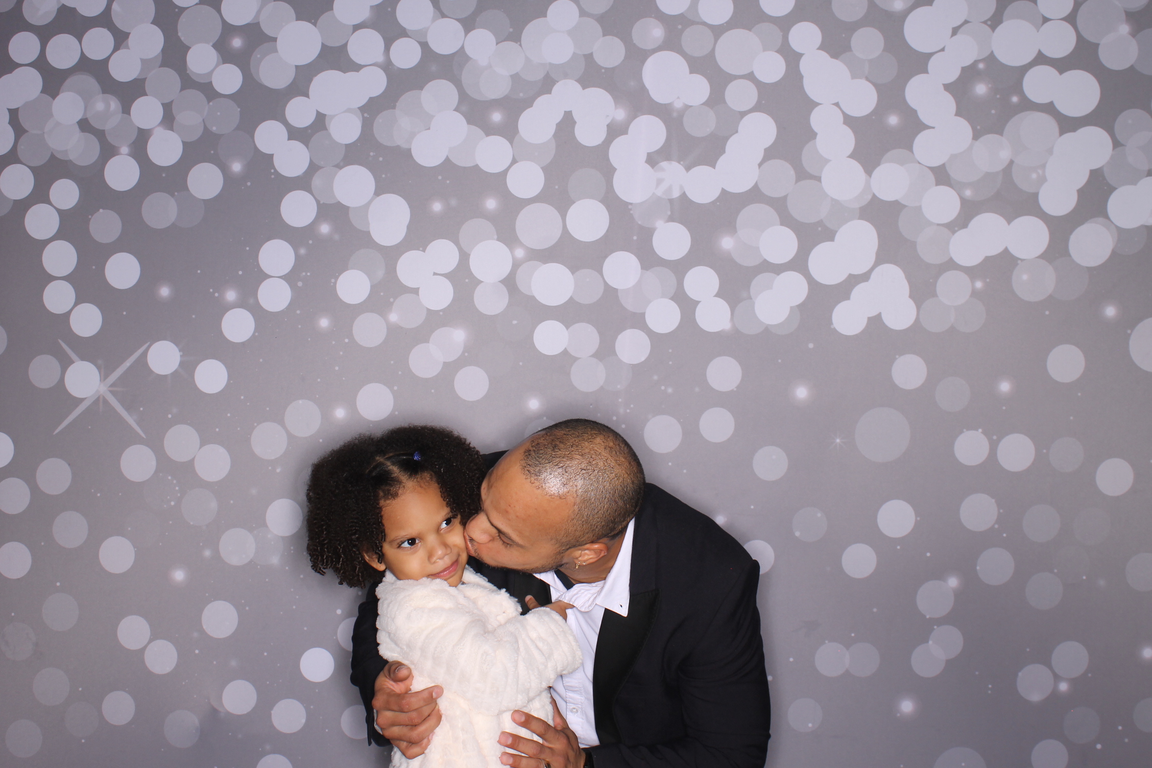 Brookwood Enchanted Father/Daughter Dance | View more photos from the event at gallery.photoboothcincy.com/u/PhotoBoothCincy/Brookwood-Enchanted-FatherDaughter-Dance