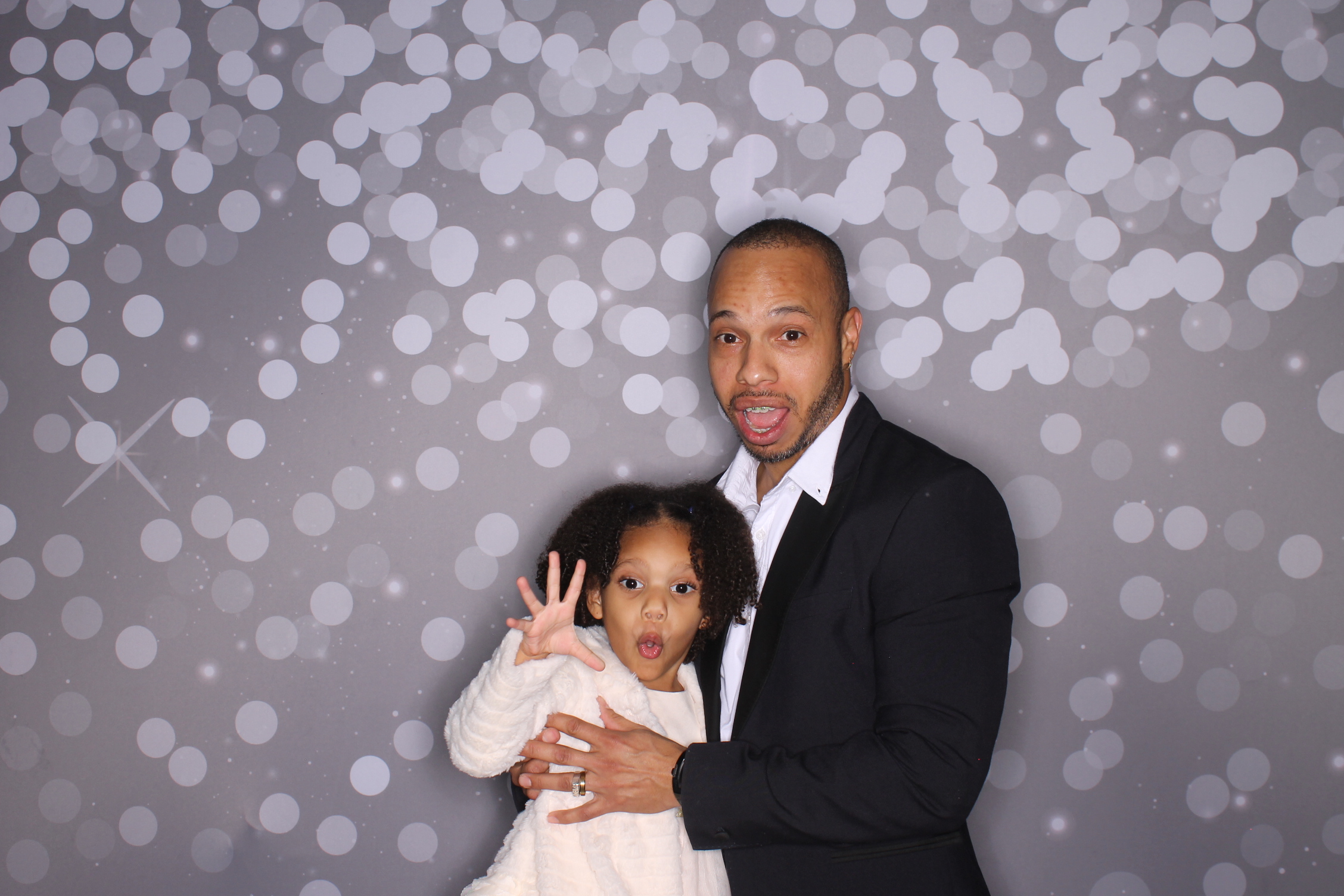 Brookwood Enchanted Father/Daughter Dance | View more photos from the event at gallery.photoboothcincy.com/u/PhotoBoothCincy/Brookwood-Enchanted-FatherDaughter-Dance