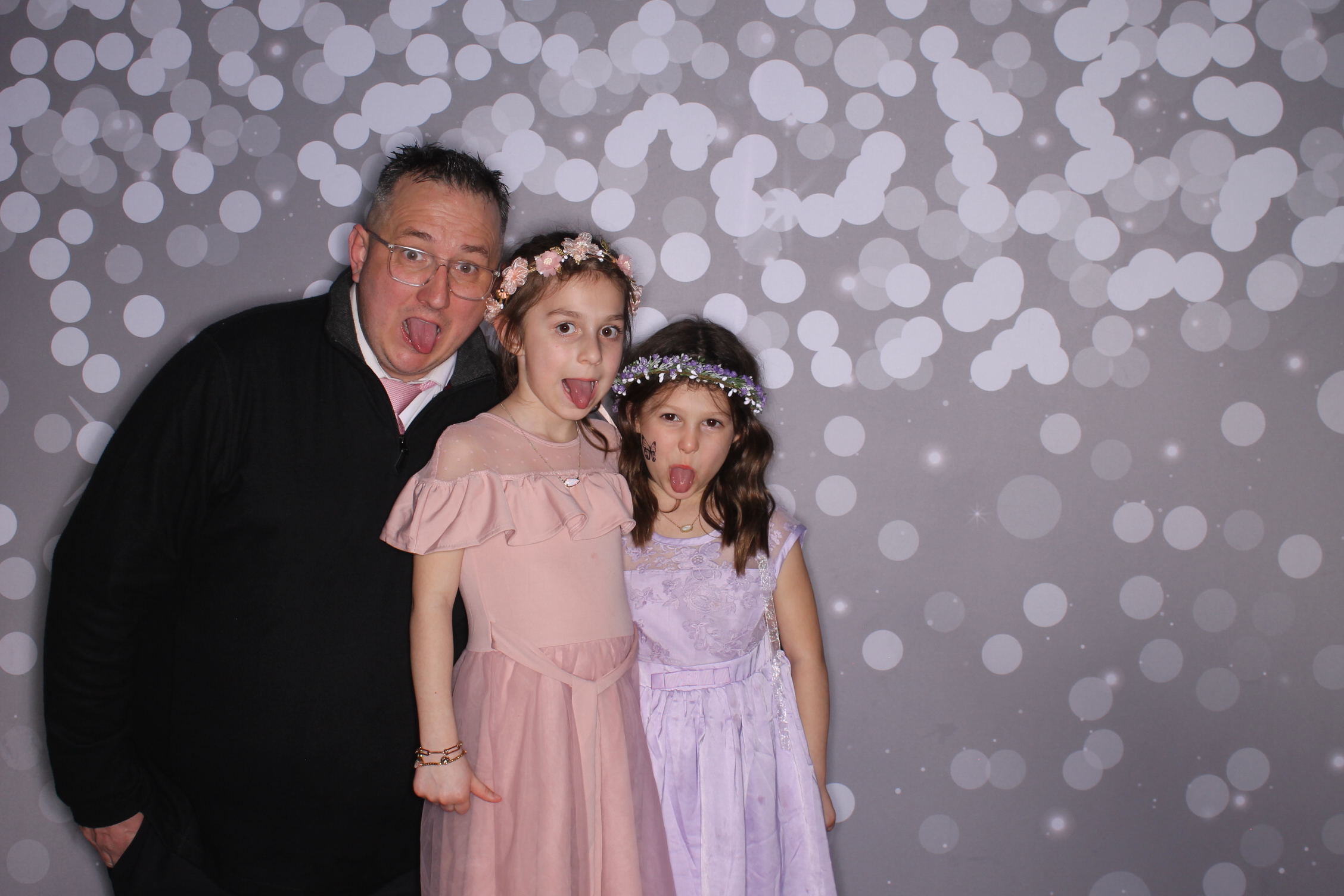 Brookwood Enchanted Father/Daughter Dance | View more photos from the event at gallery.photoboothcincy.com/u/PhotoBoothCincy/Brookwood-Enchanted-FatherDaughter-Dance