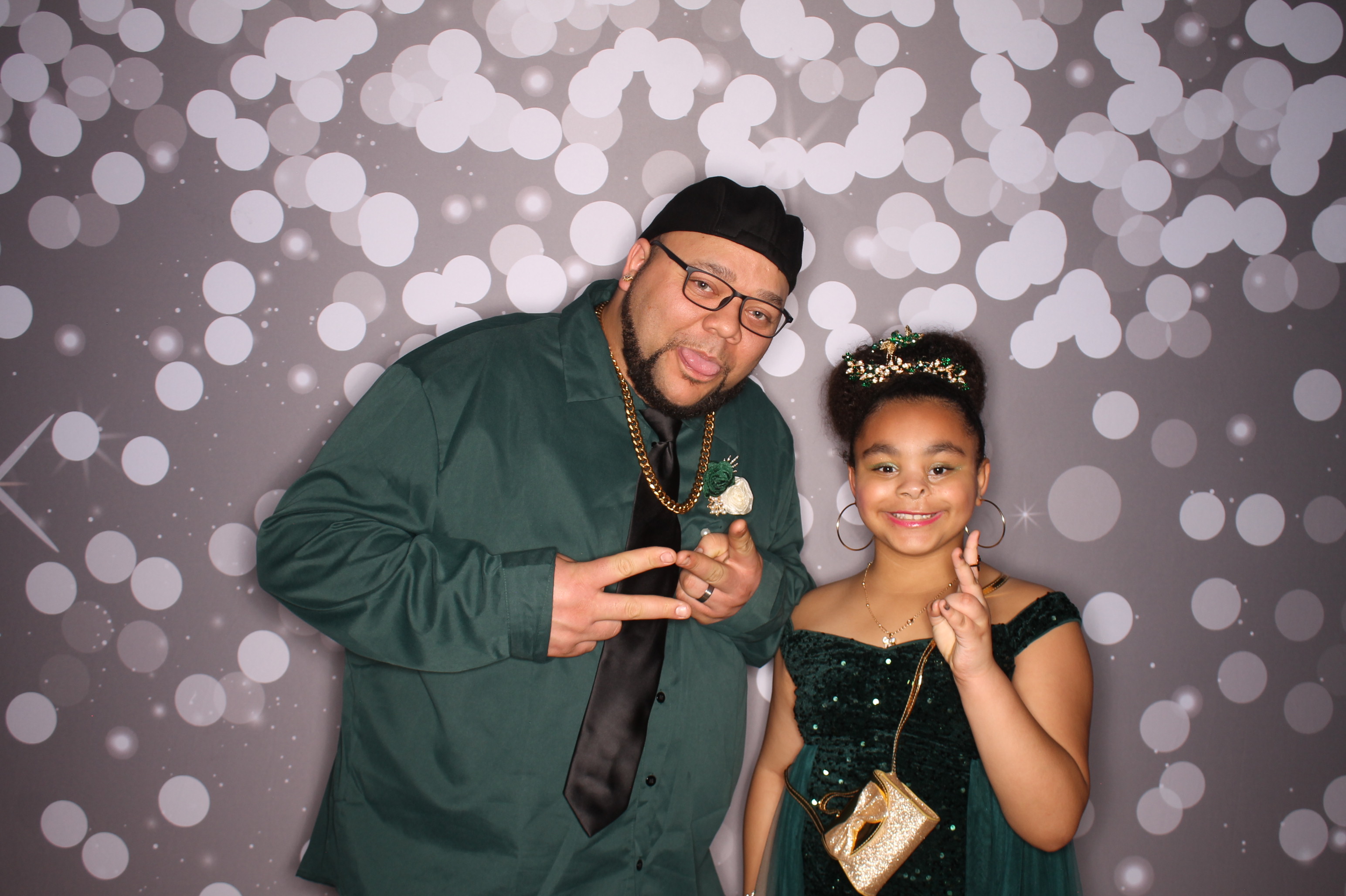 Brookwood Enchanted Father/Daughter Dance | View more photos from the event at gallery.photoboothcincy.com/u/PhotoBoothCincy/Brookwood-Enchanted-FatherDaughter-Dance