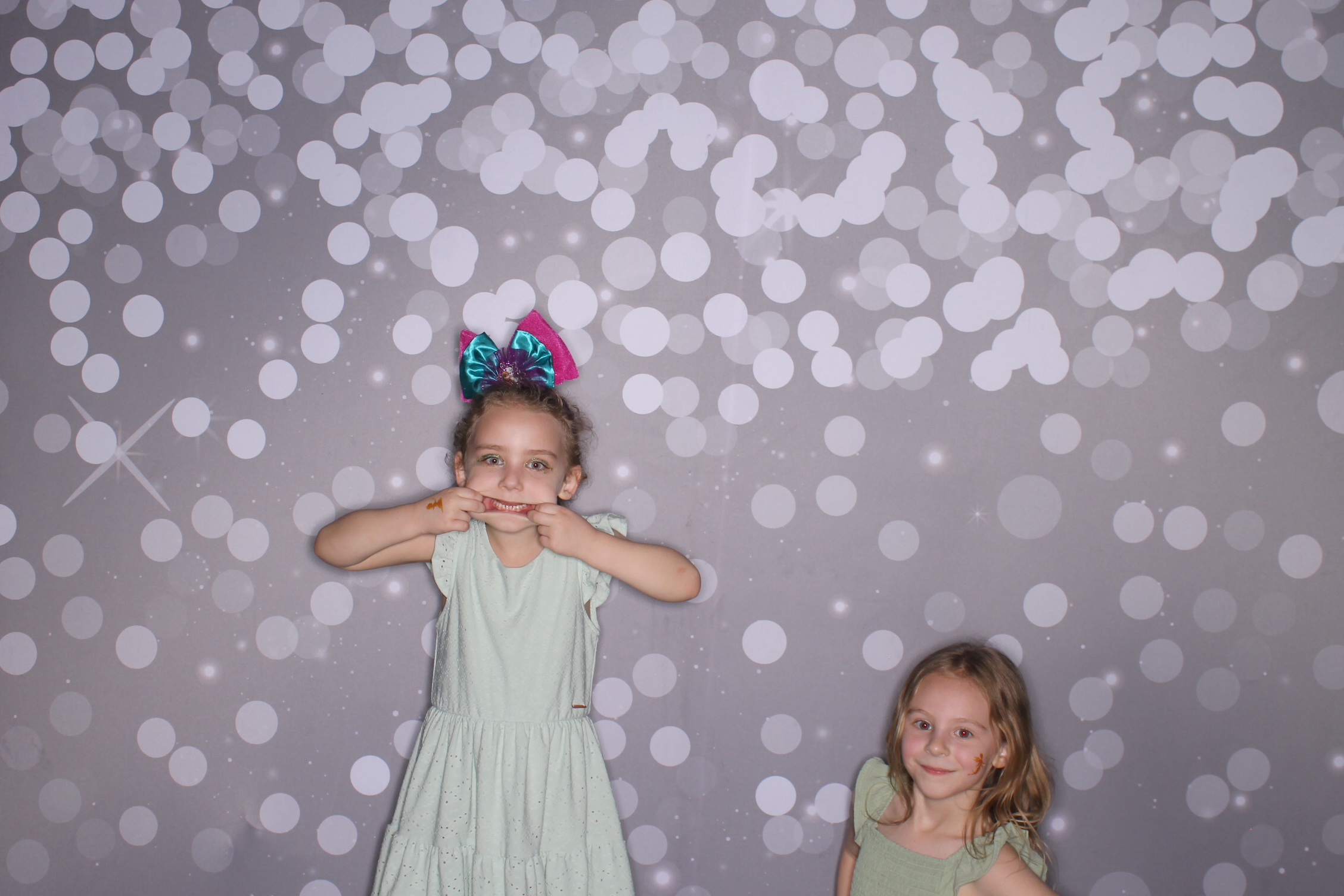 Brookwood Enchanted Father/Daughter Dance | View more photos from the event at gallery.photoboothcincy.com/u/PhotoBoothCincy/Brookwood-Enchanted-FatherDaughter-Dance