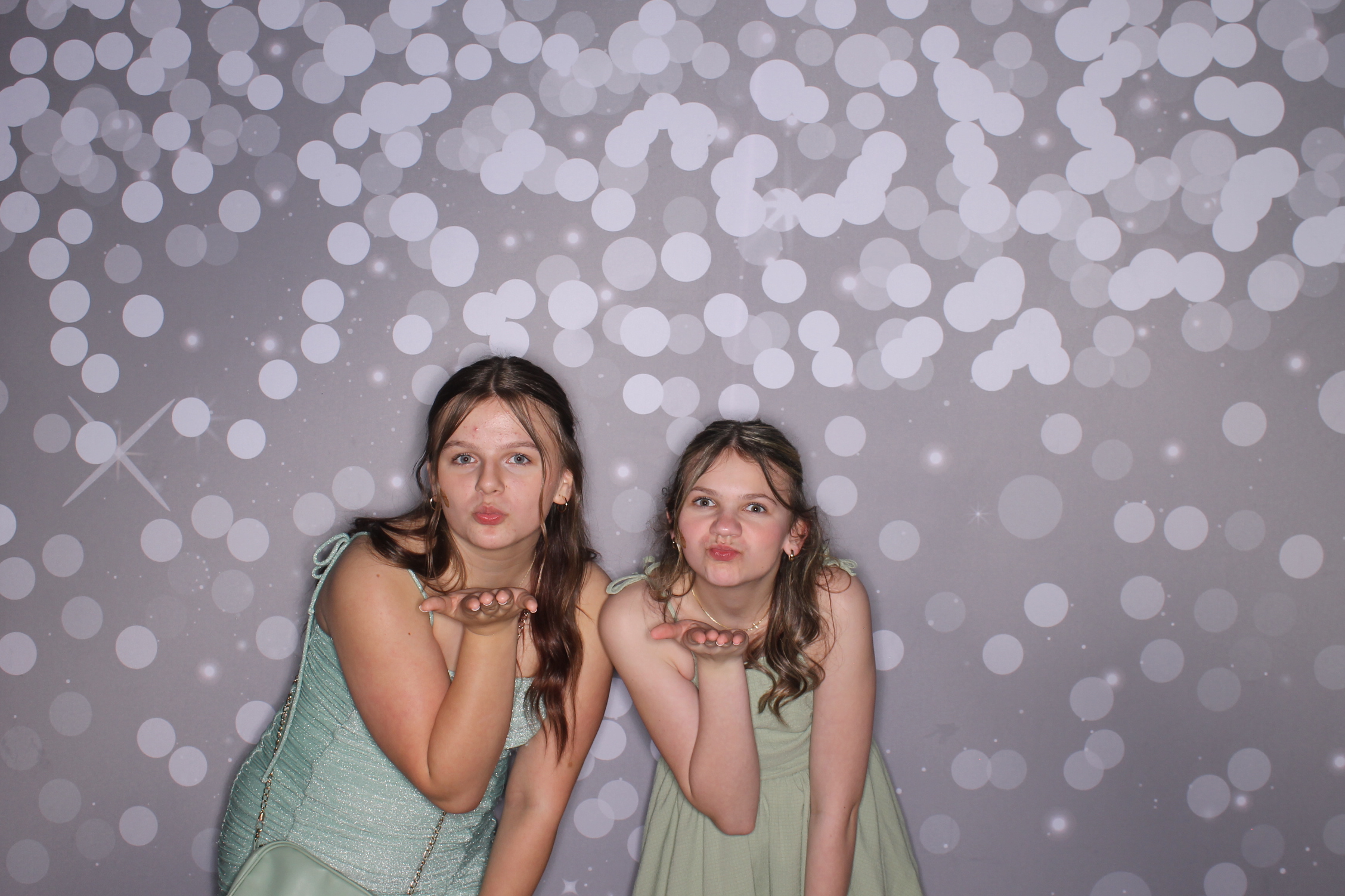 Brookwood Enchanted Father/Daughter Dance | View more photos from the event at gallery.photoboothcincy.com/u/PhotoBoothCincy/Brookwood-Enchanted-FatherDaughter-Dance