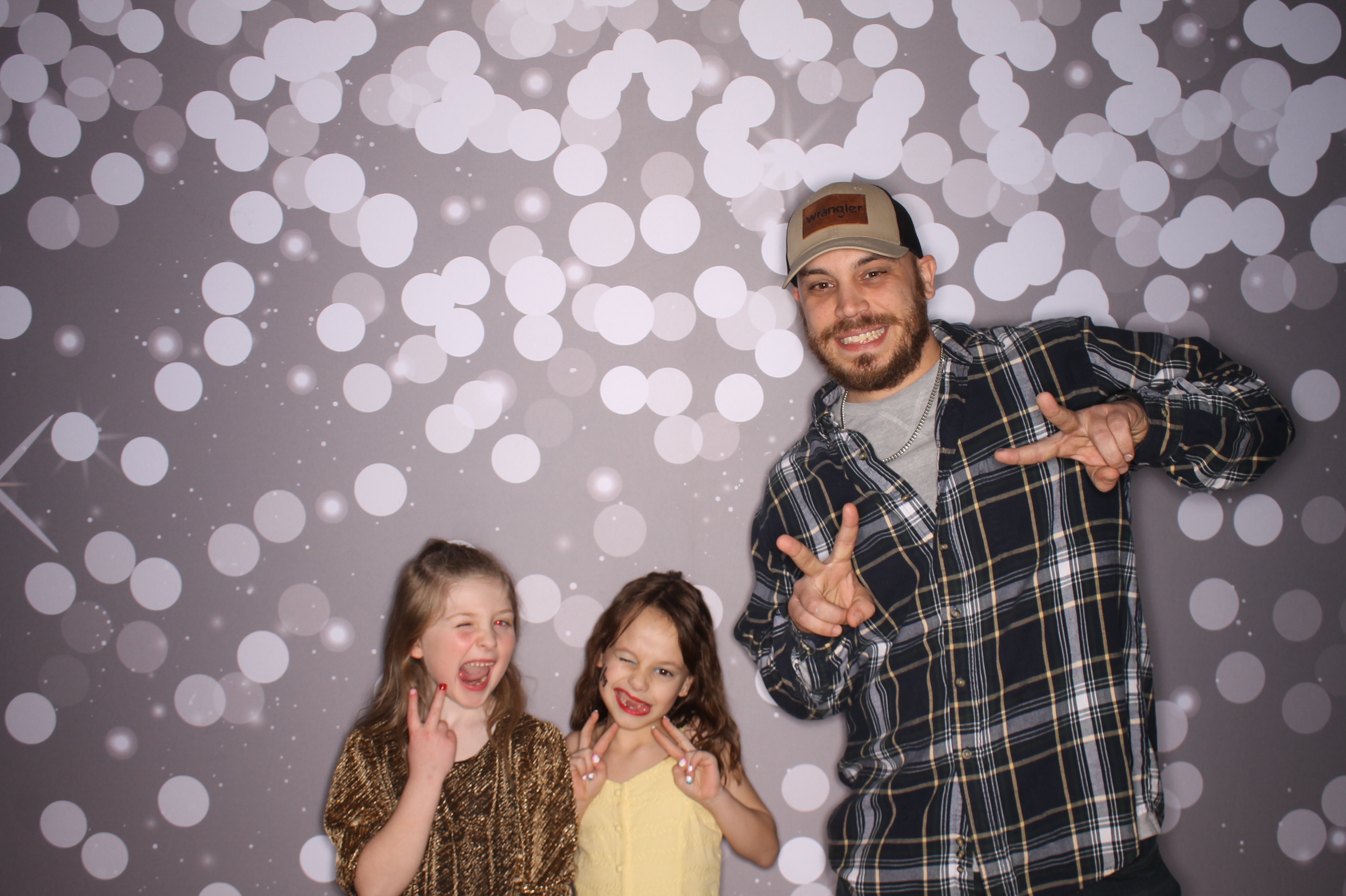 Brookwood Enchanted Father/Daughter Dance | View more photos from the event at gallery.photoboothcincy.com/u/PhotoBoothCincy/Brookwood-Enchanted-FatherDaughter-Dance