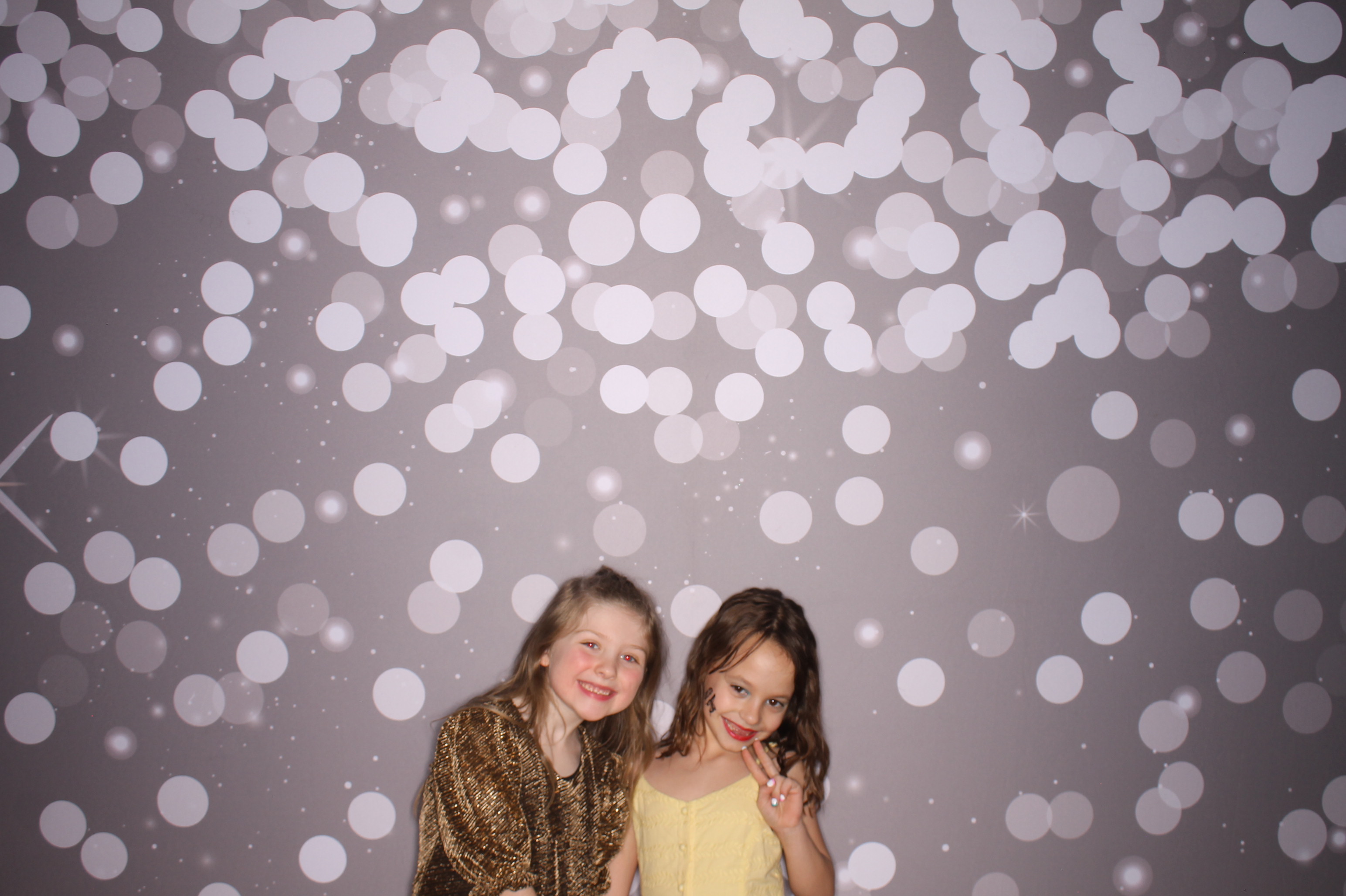 Brookwood Enchanted Father/Daughter Dance | View more photos from the event at gallery.photoboothcincy.com/u/PhotoBoothCincy/Brookwood-Enchanted-FatherDaughter-Dance