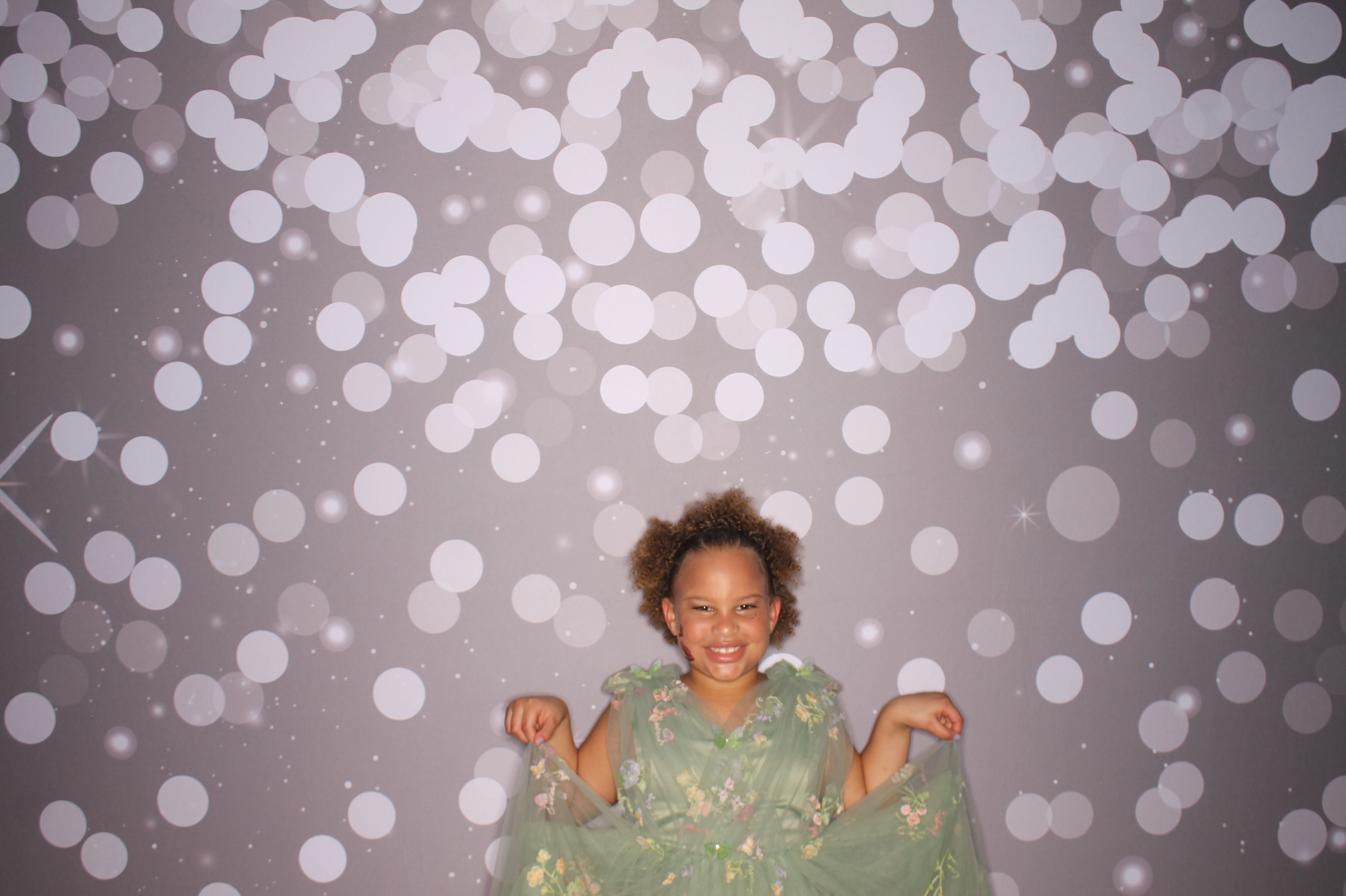 Brookwood Enchanted Father/Daughter Dance | View more photos from the event at gallery.photoboothcincy.com/u/PhotoBoothCincy/Brookwood-Enchanted-FatherDaughter-Dance