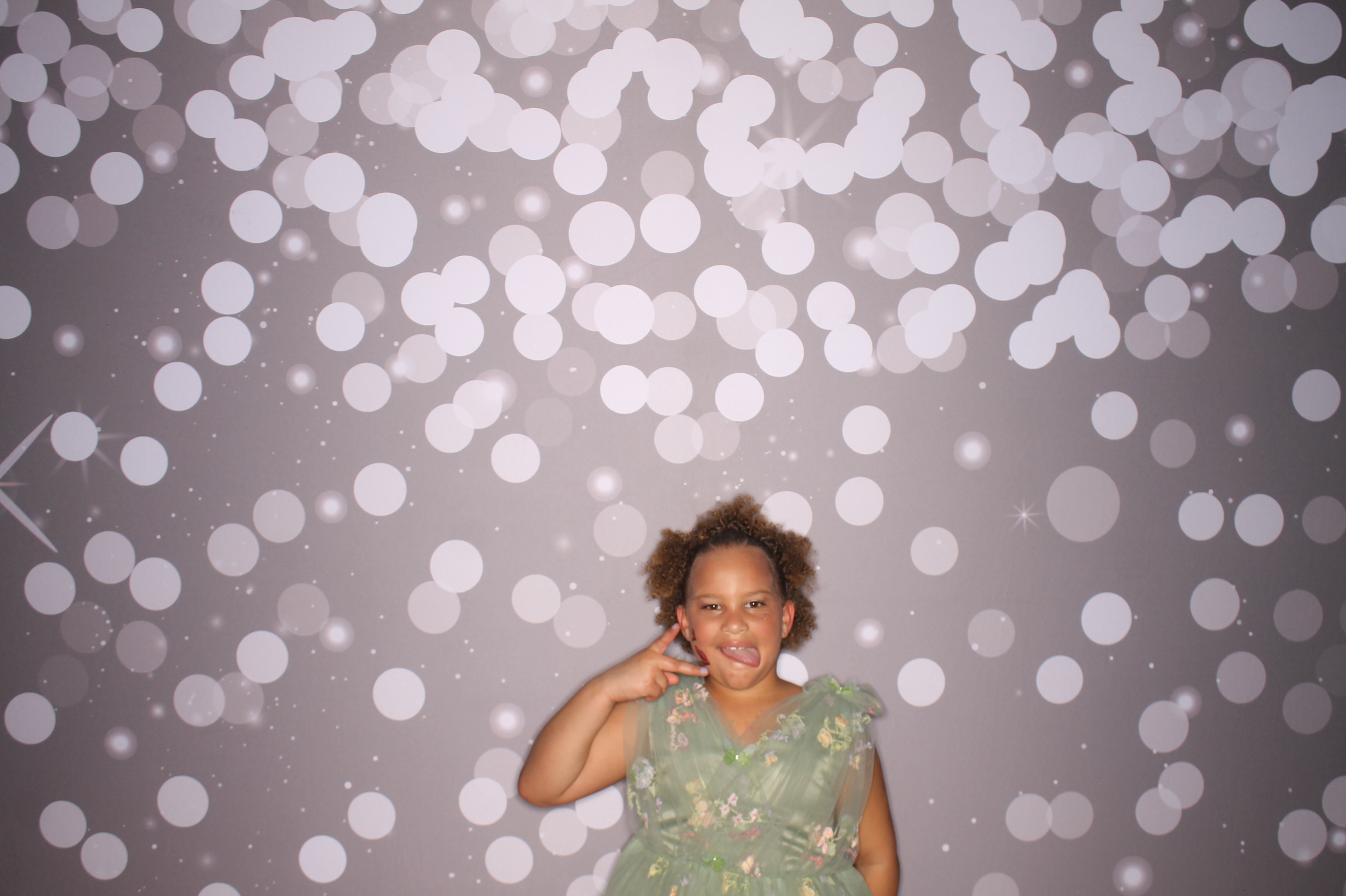 Brookwood Enchanted Father/Daughter Dance | View more photos from the event at gallery.photoboothcincy.com/u/PhotoBoothCincy/Brookwood-Enchanted-FatherDaughter-Dance