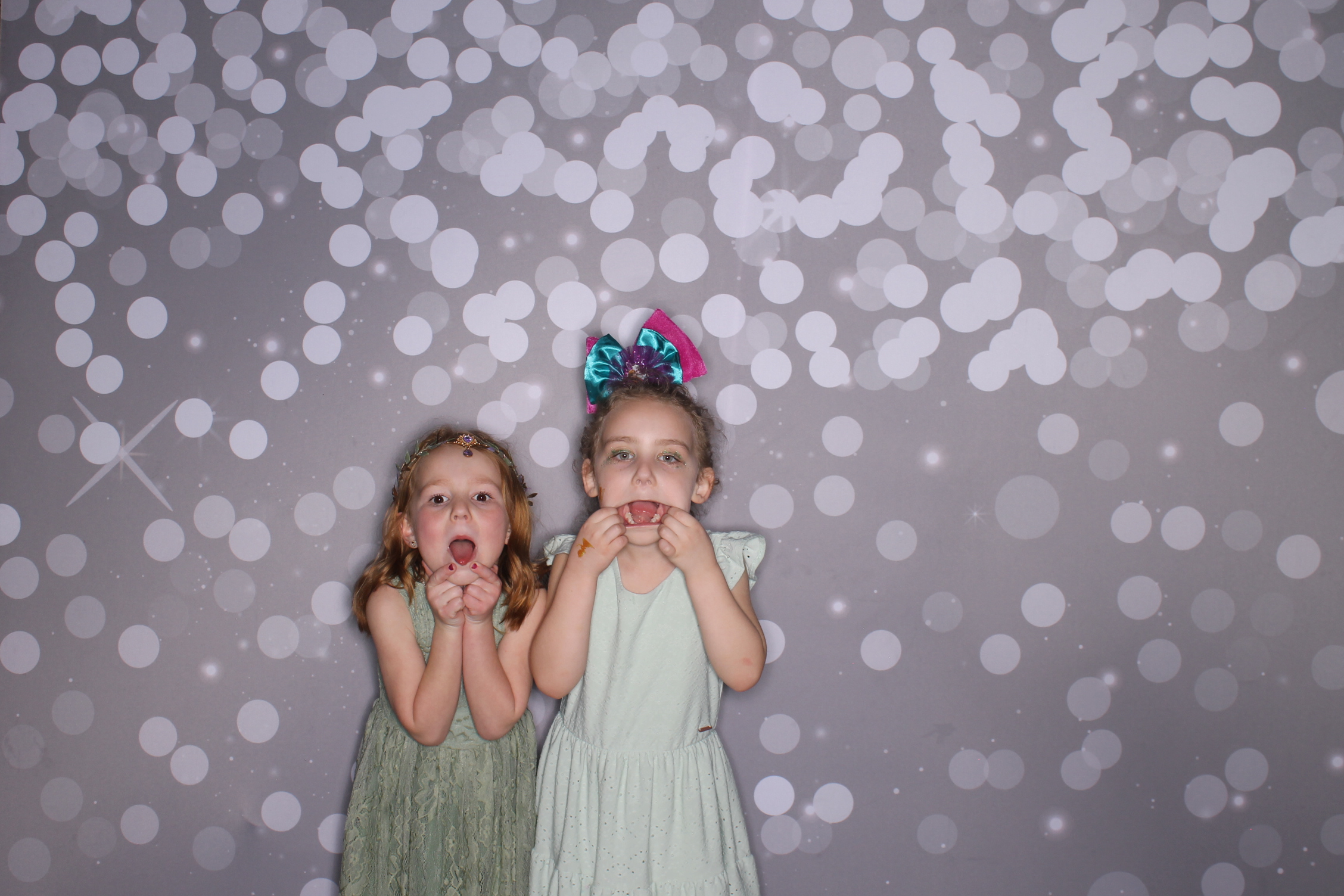 Brookwood Enchanted Father/Daughter Dance | View more photos from the event at gallery.photoboothcincy.com/u/PhotoBoothCincy/Brookwood-Enchanted-FatherDaughter-Dance