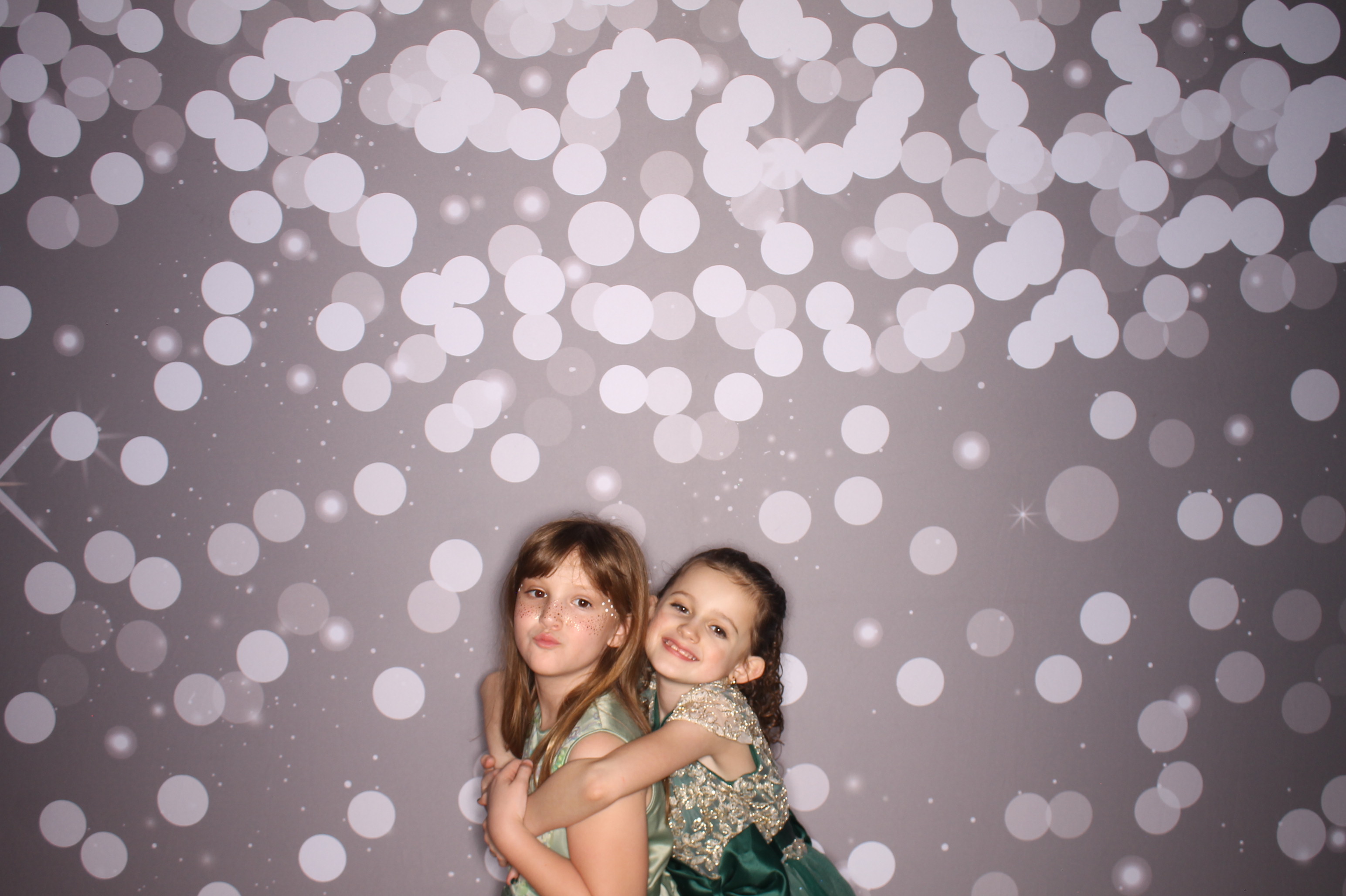 Brookwood Enchanted Father/Daughter Dance | View more photos from the event at gallery.photoboothcincy.com/u/PhotoBoothCincy/Brookwood-Enchanted-FatherDaughter-Dance