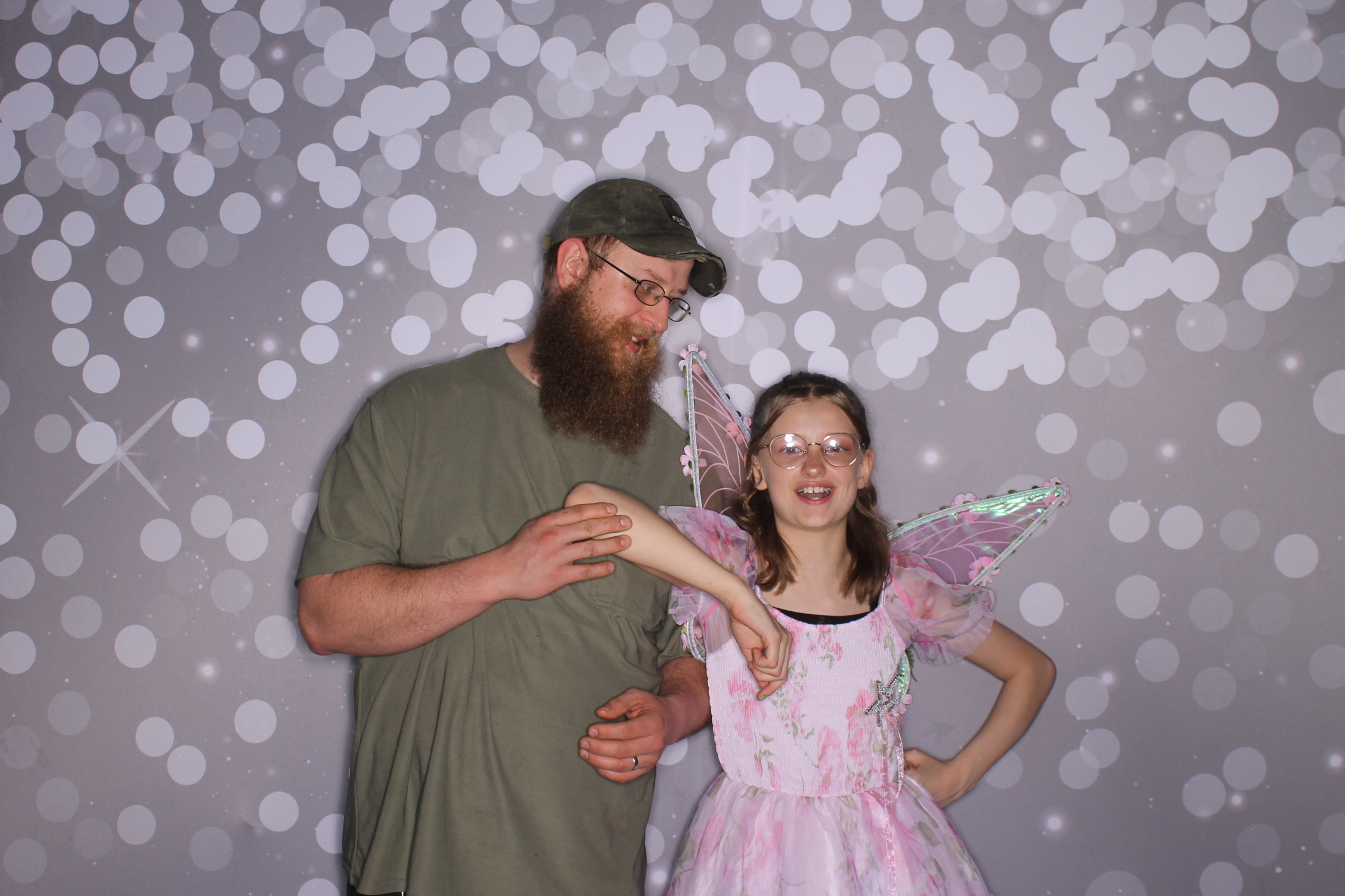 Brookwood Enchanted Father/Daughter Dance | View more photos from the event at gallery.photoboothcincy.com/u/PhotoBoothCincy/Brookwood-Enchanted-FatherDaughter-Dance