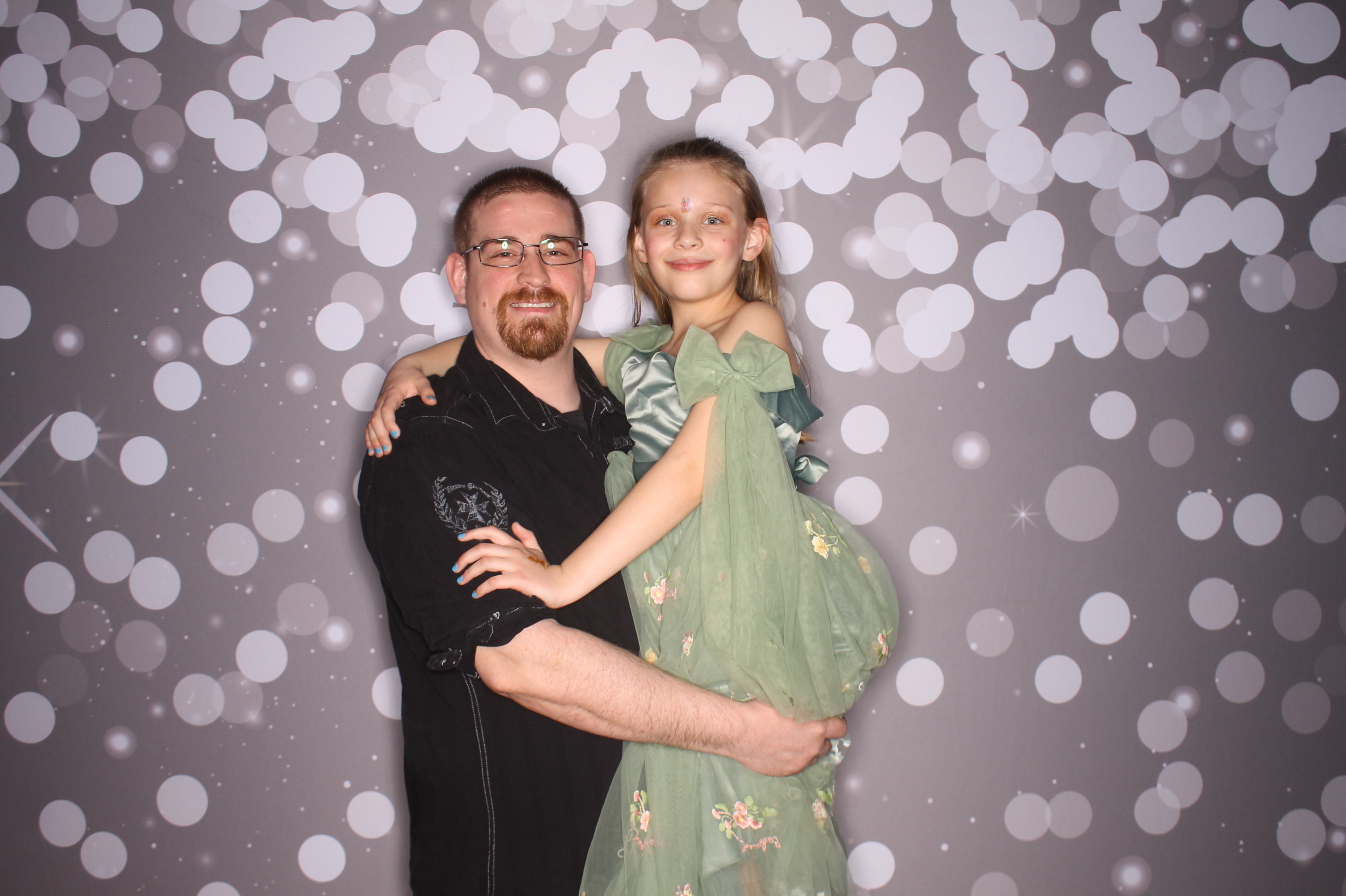 Brookwood Enchanted Father/Daughter Dance | View more photos from the event at gallery.photoboothcincy.com/u/PhotoBoothCincy/Brookwood-Enchanted-FatherDaughter-Dance