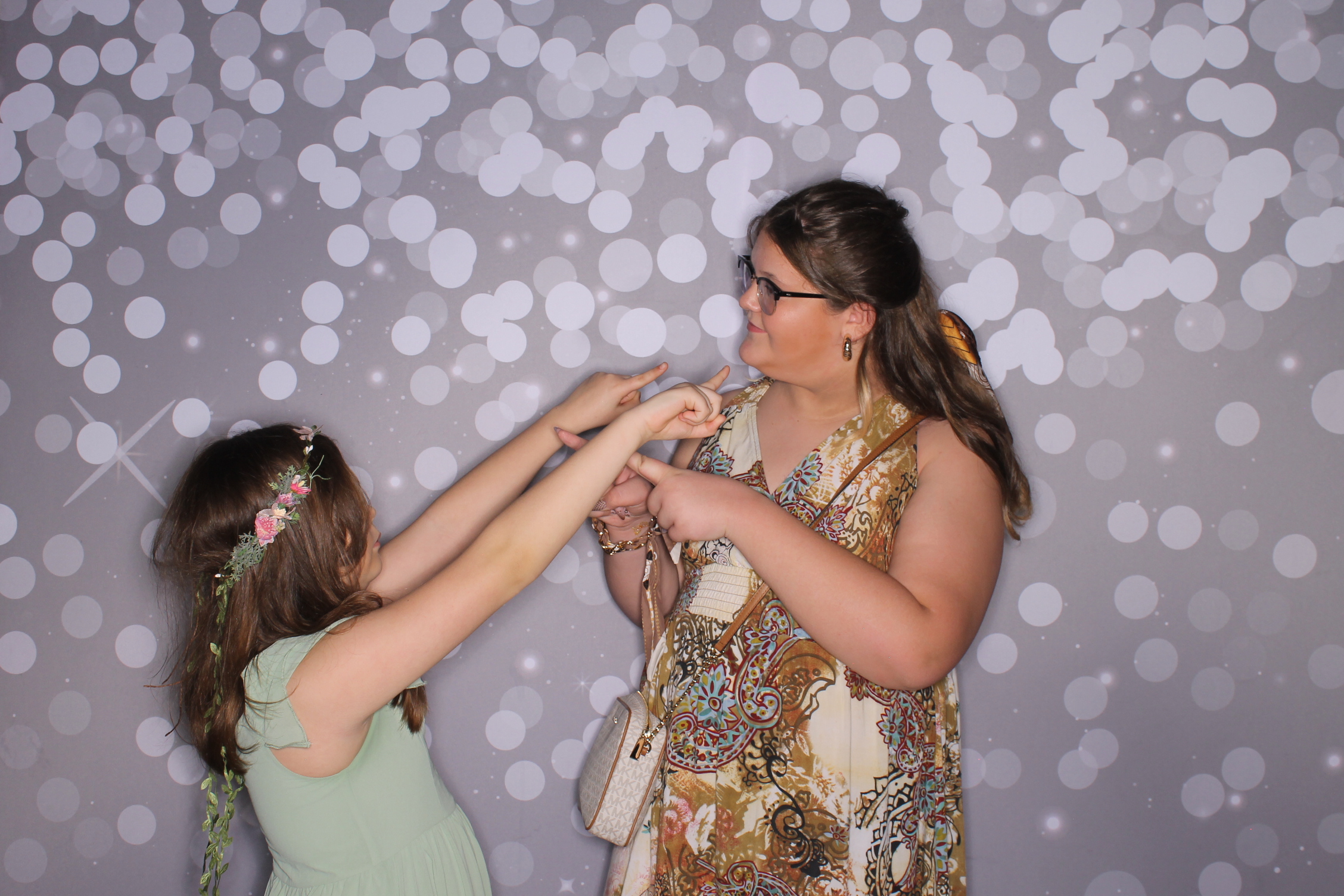 Brookwood Enchanted Father/Daughter Dance | View more photos from the event at gallery.photoboothcincy.com/u/PhotoBoothCincy/Brookwood-Enchanted-FatherDaughter-Dance