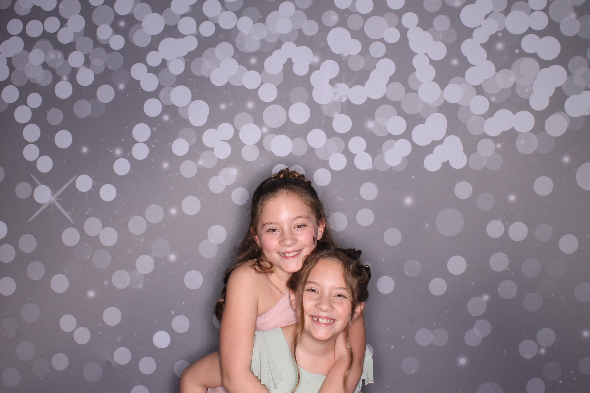 Brookwood Enchanted Father/Daughter Dance | View more photos from the event at gallery.photoboothcincy.com/u/PhotoBoothCincy/Brookwood-Enchanted-FatherDaughter-Dance