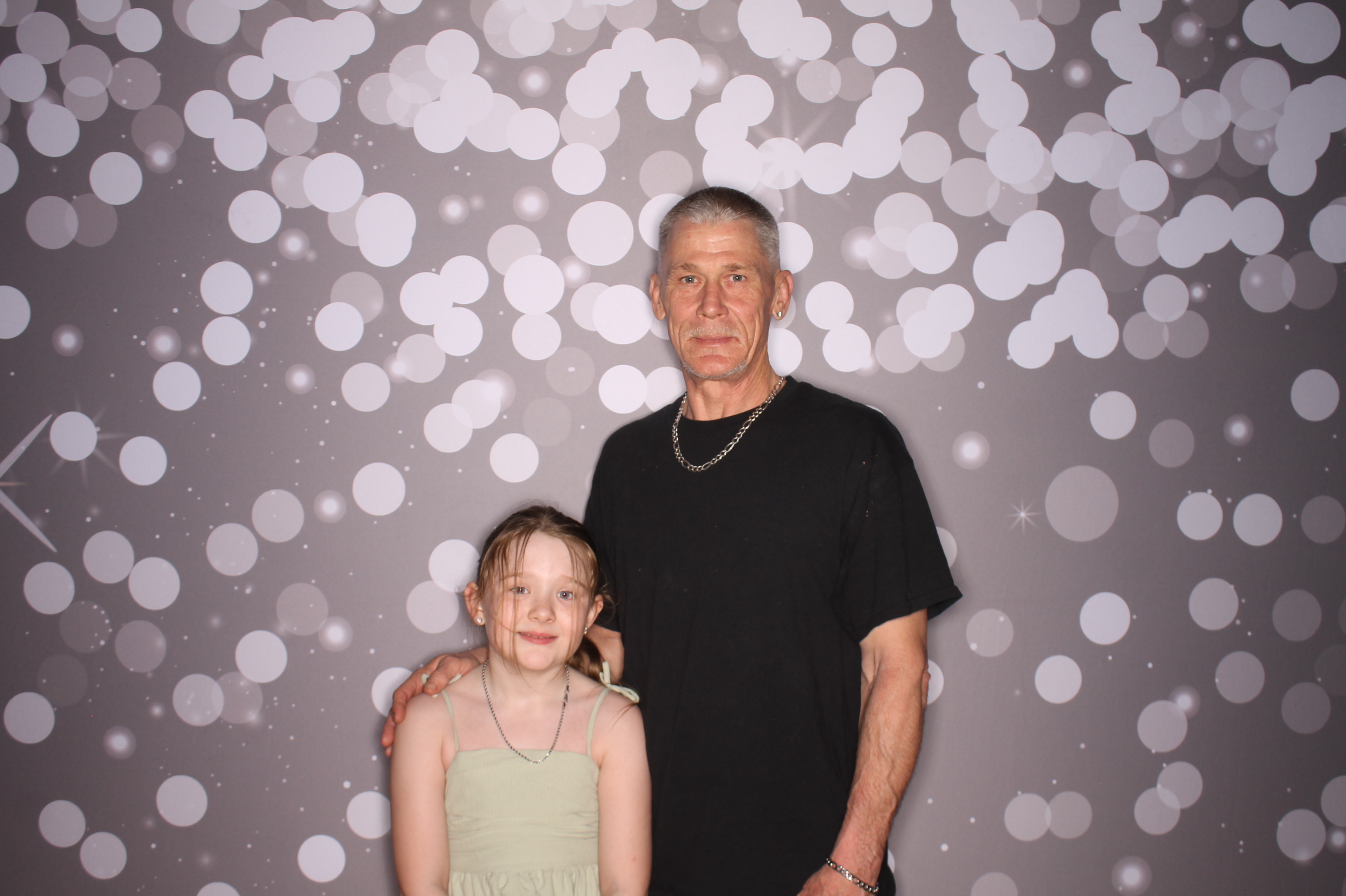 Brookwood Enchanted Father/Daughter Dance | View more photos from the event at gallery.photoboothcincy.com/u/PhotoBoothCincy/Brookwood-Enchanted-FatherDaughter-Dance