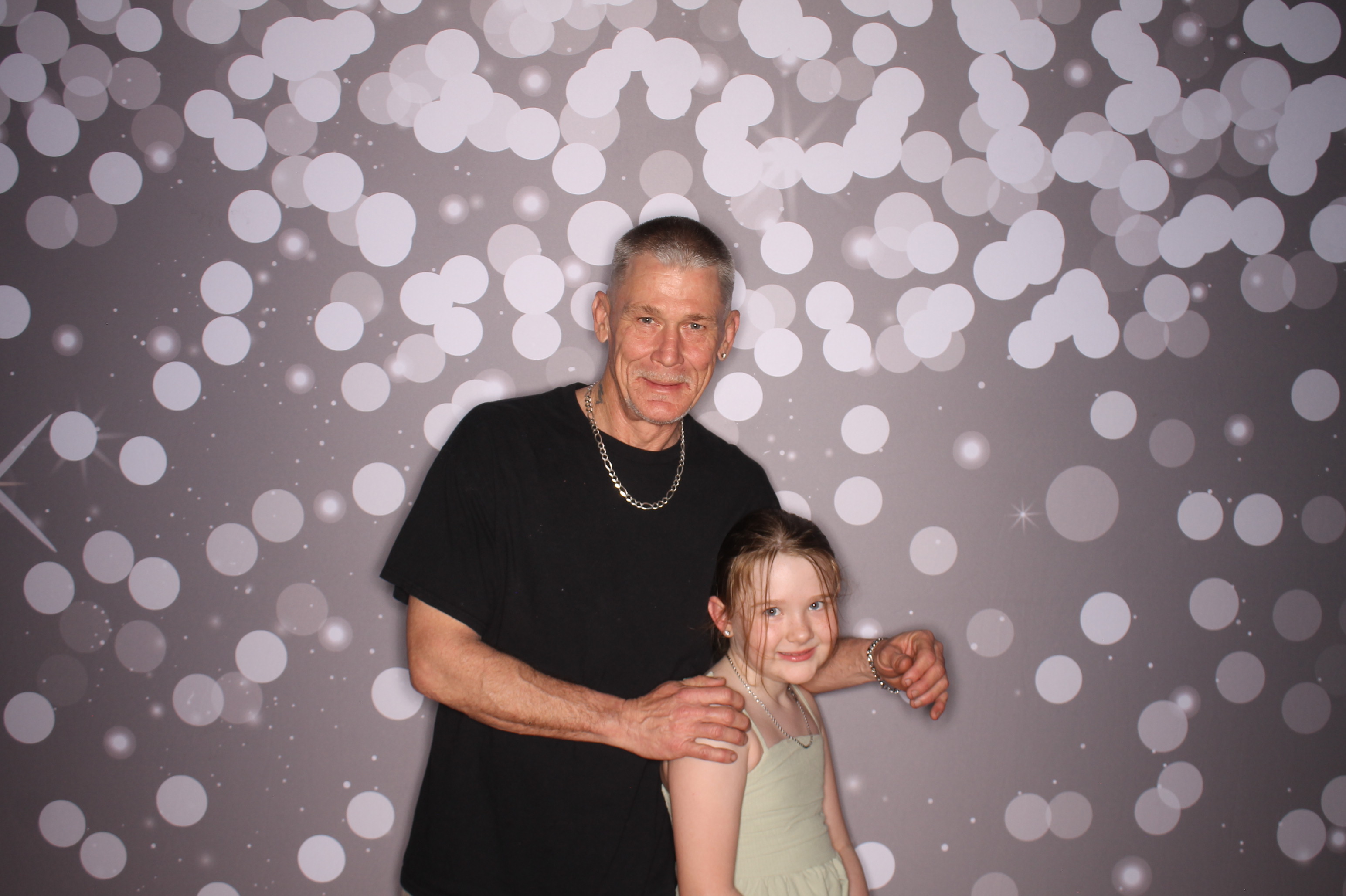 Brookwood Enchanted Father/Daughter Dance | View more photos from the event at gallery.photoboothcincy.com/u/PhotoBoothCincy/Brookwood-Enchanted-FatherDaughter-Dance