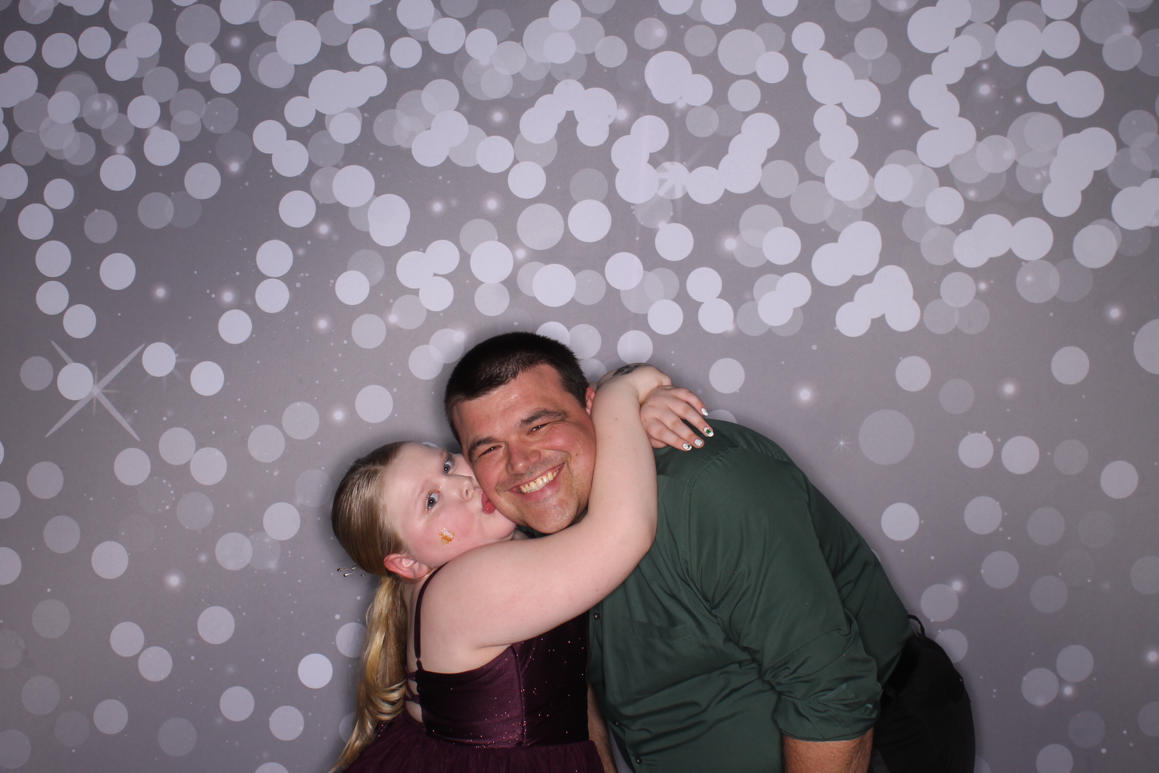 Brookwood Enchanted Father/Daughter Dance | View more photos from the event at gallery.photoboothcincy.com/u/PhotoBoothCincy/Brookwood-Enchanted-FatherDaughter-Dance