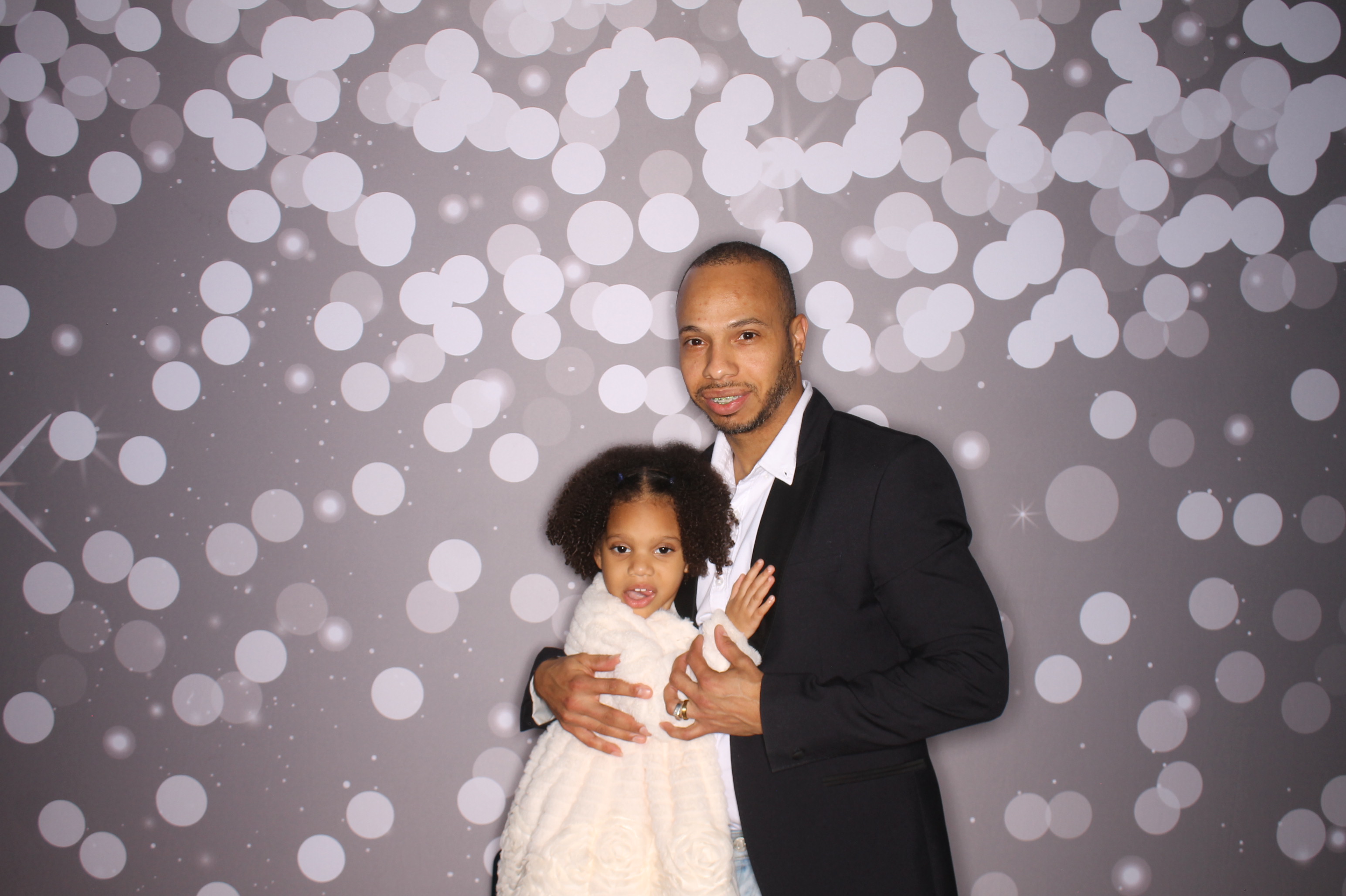 Brookwood Enchanted Father/Daughter Dance | View more photos from the event at gallery.photoboothcincy.com/u/PhotoBoothCincy/Brookwood-Enchanted-FatherDaughter-Dance